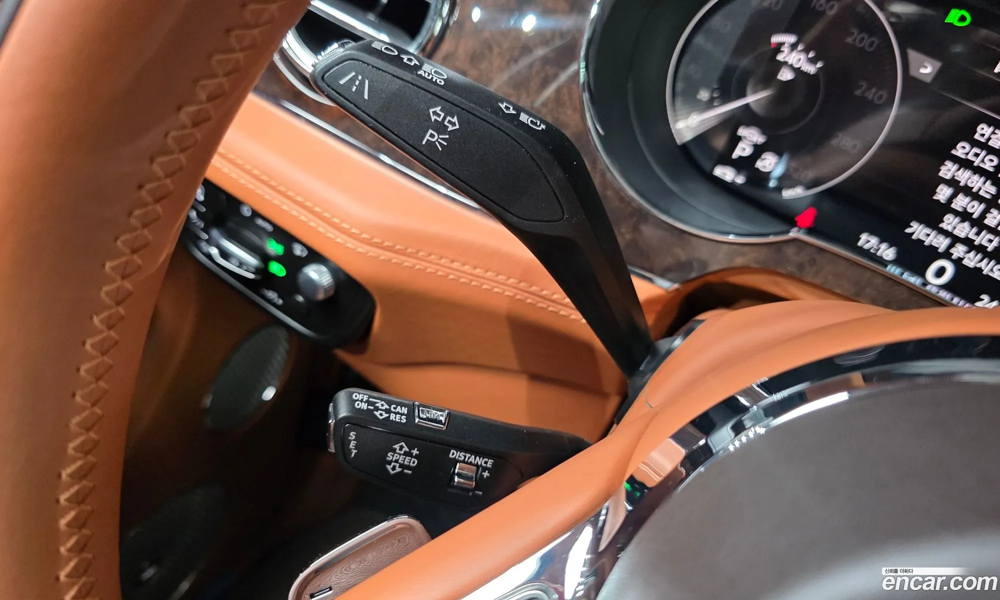 Bentley Bentayga 2022 SJAAM14V2NC013781 — 8