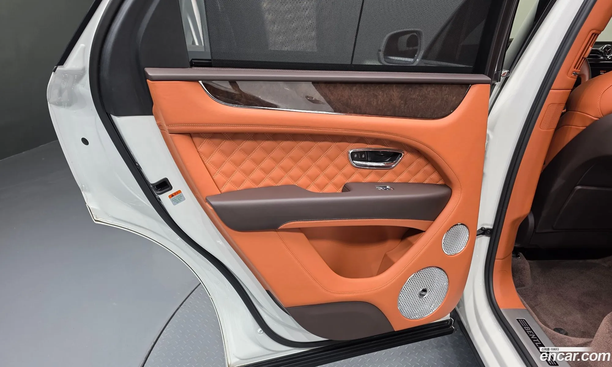 Bentley Bentayga 2022 SJAAM14V2NC013781 — 6