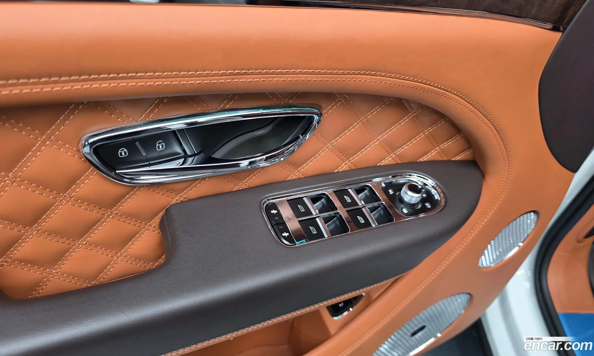 Bentley Bentayga 2022 SJAAM14V2NC013781 — 24