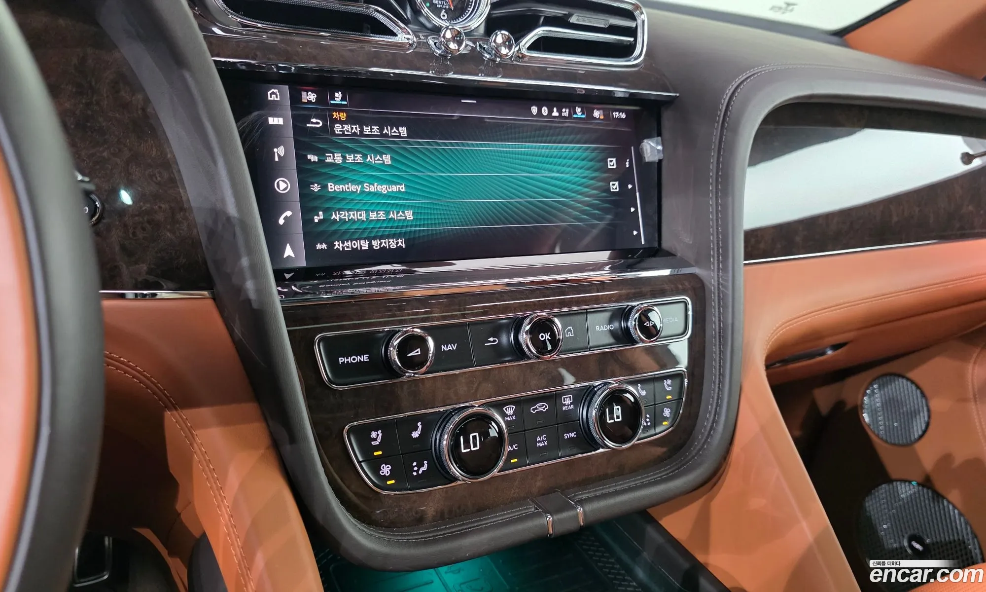 Bentley Bentayga 2022 SJAAM14V2NC013781 — 18