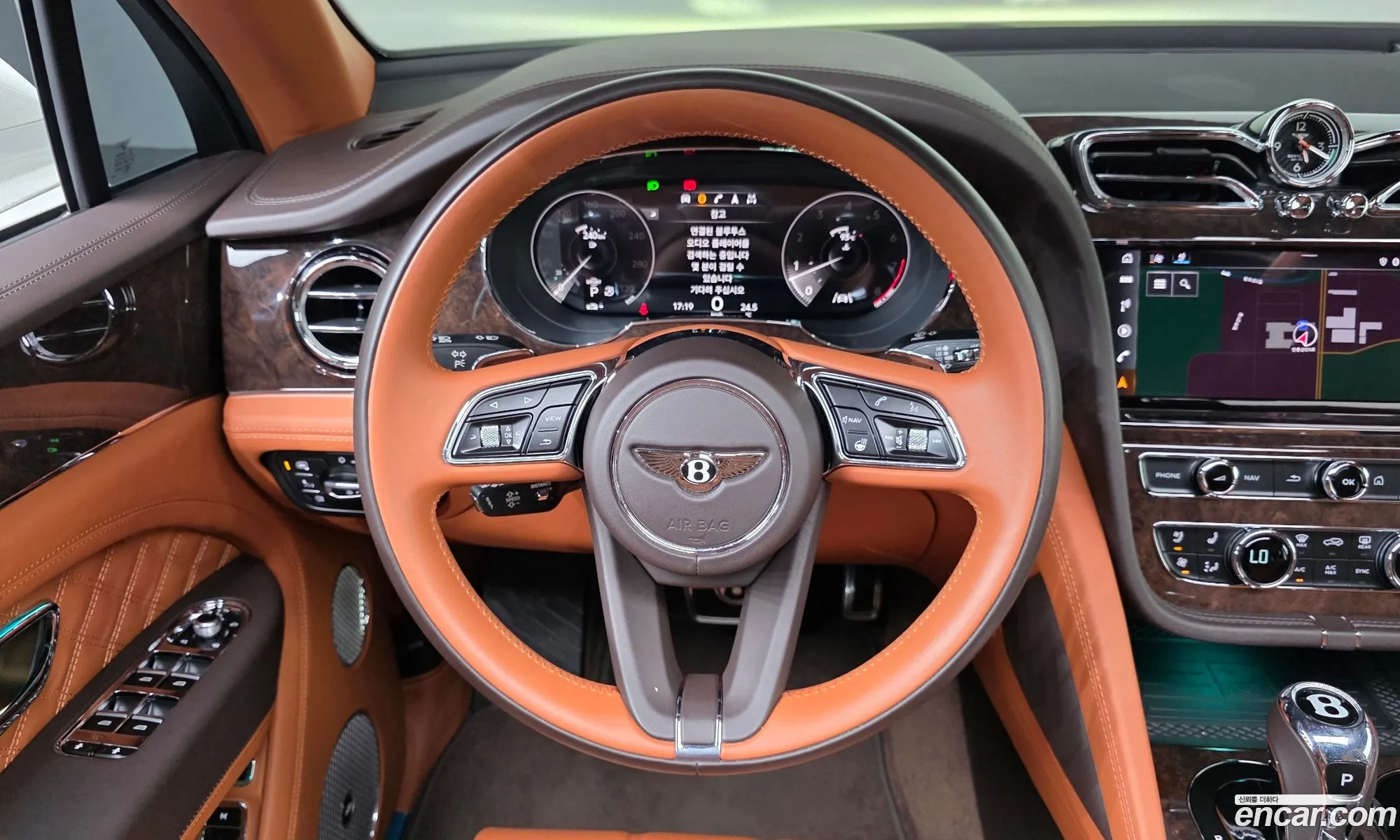 Bentley Bentayga 2022 SJAAM14V2NC013781 — 16