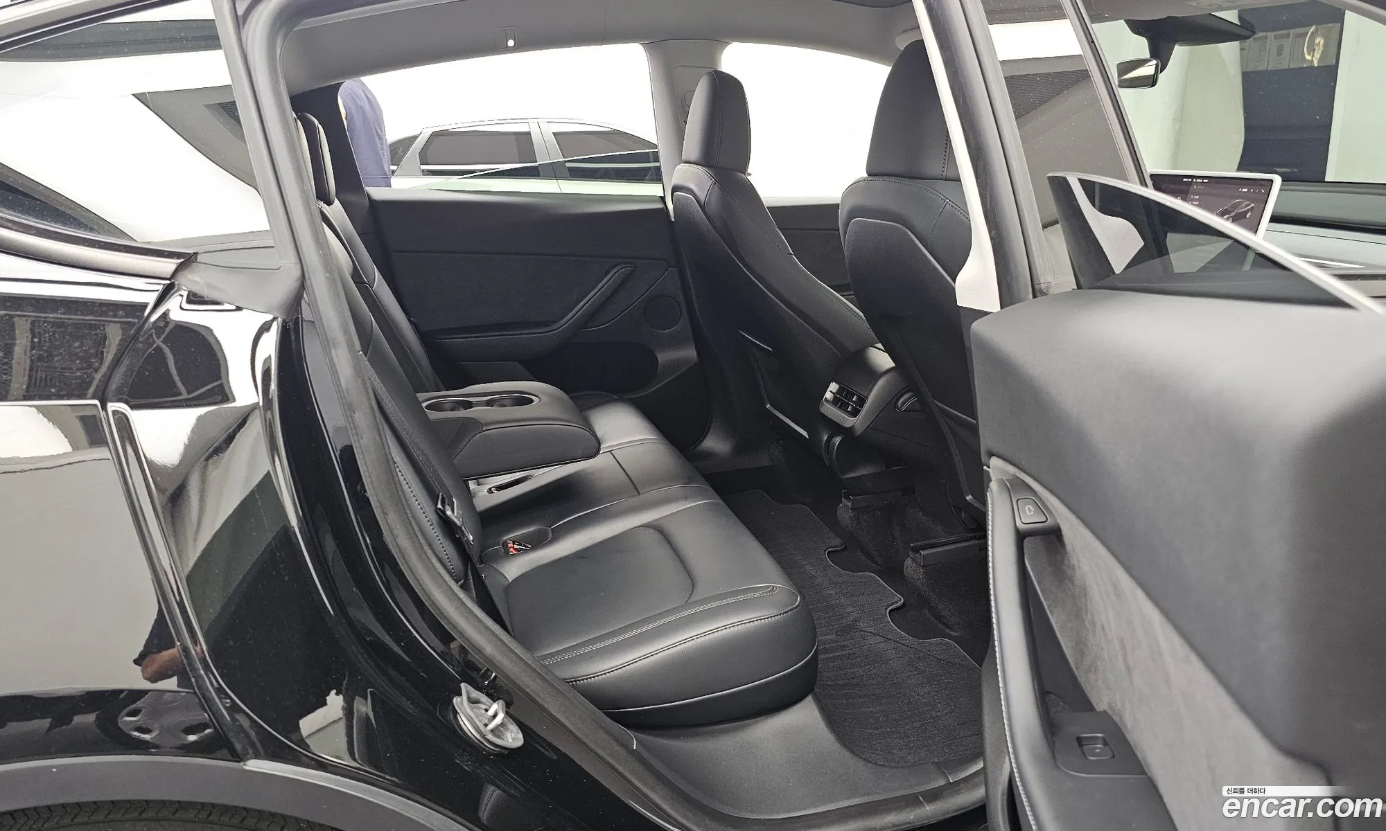 Tesla Model Y 2024 LRWYGCFS7RC426124 — 27