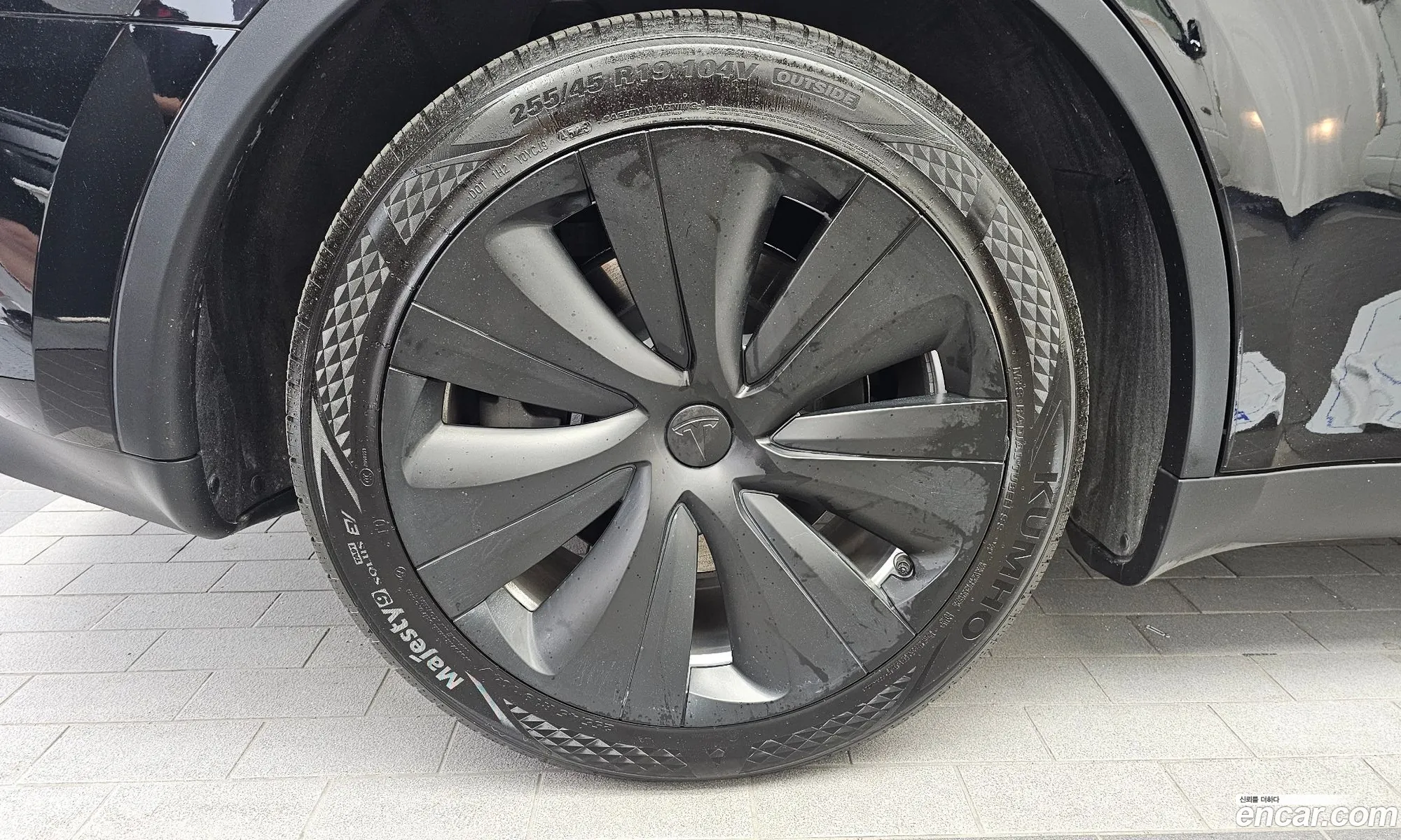 Tesla Model Y 2024 LRWYGCFS7RC426124 — 3
