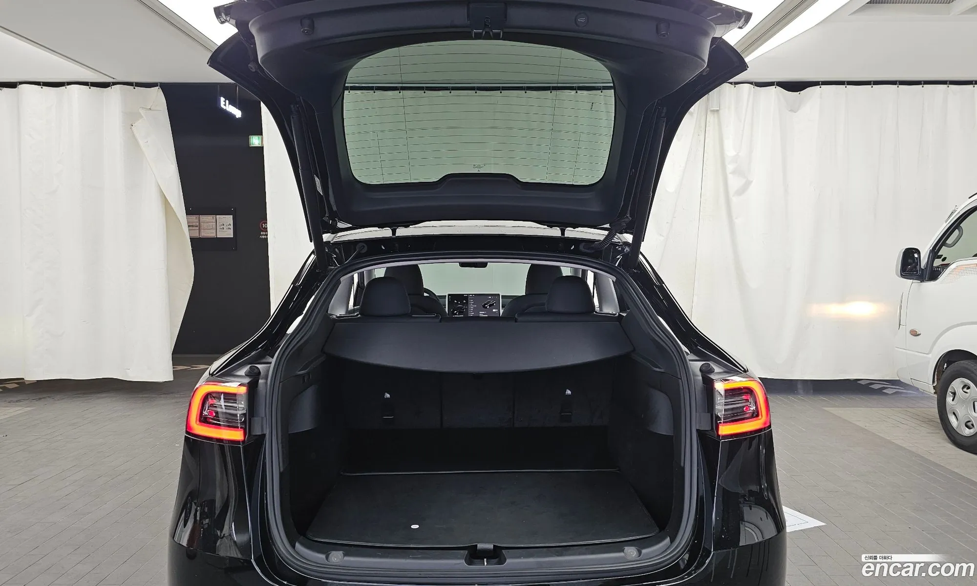 Tesla Model Y 2024 LRWYGCFS7RC426124 — 26