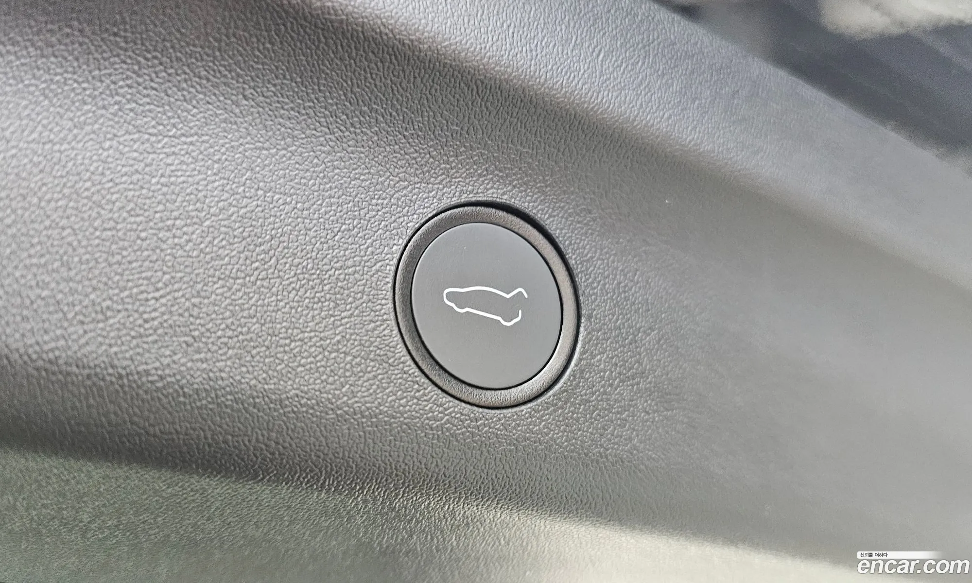 Tesla Model Y 2024 LRWYGCFS7RC426124 — 2