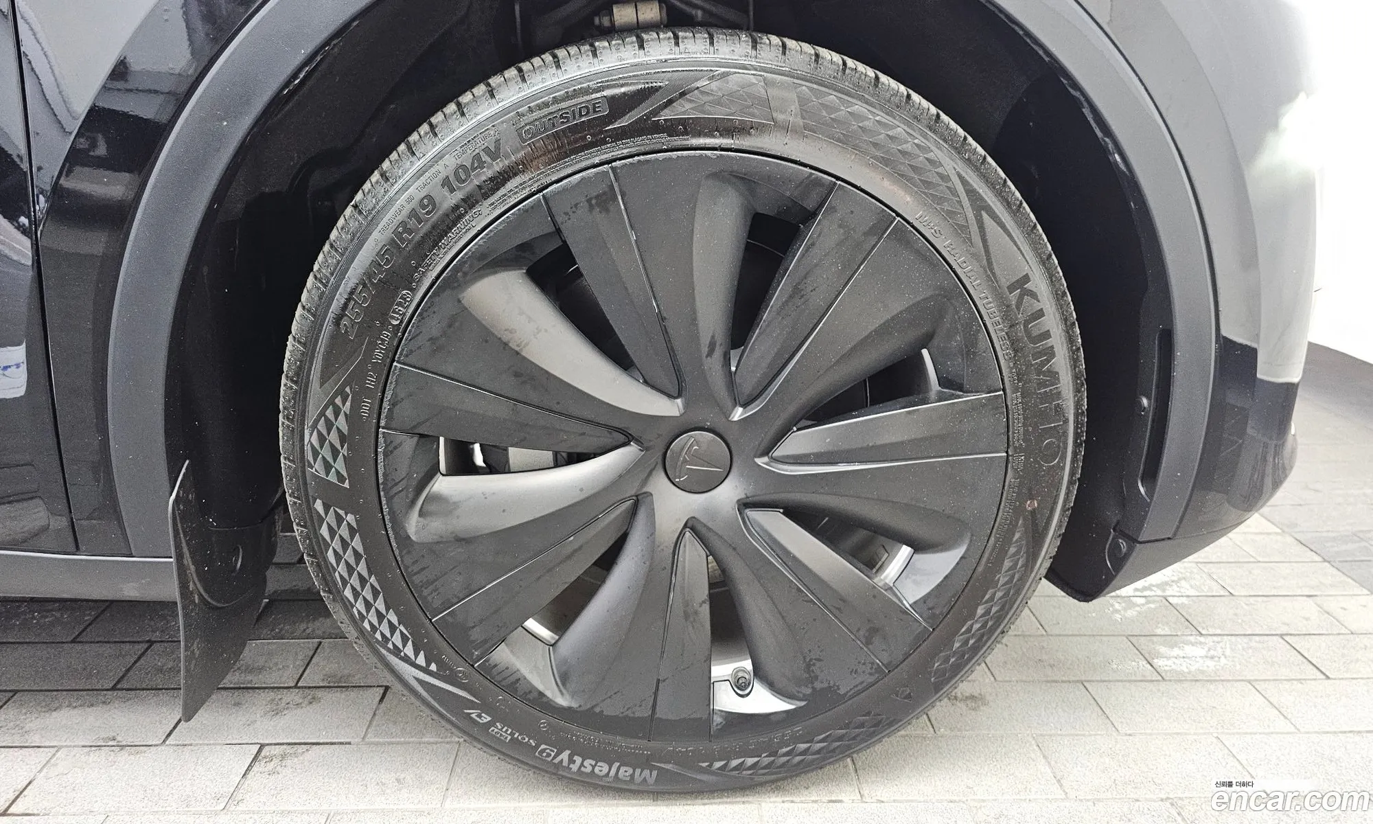 Tesla Model Y 2024 LRWYGCFS7RC426124 — 8
