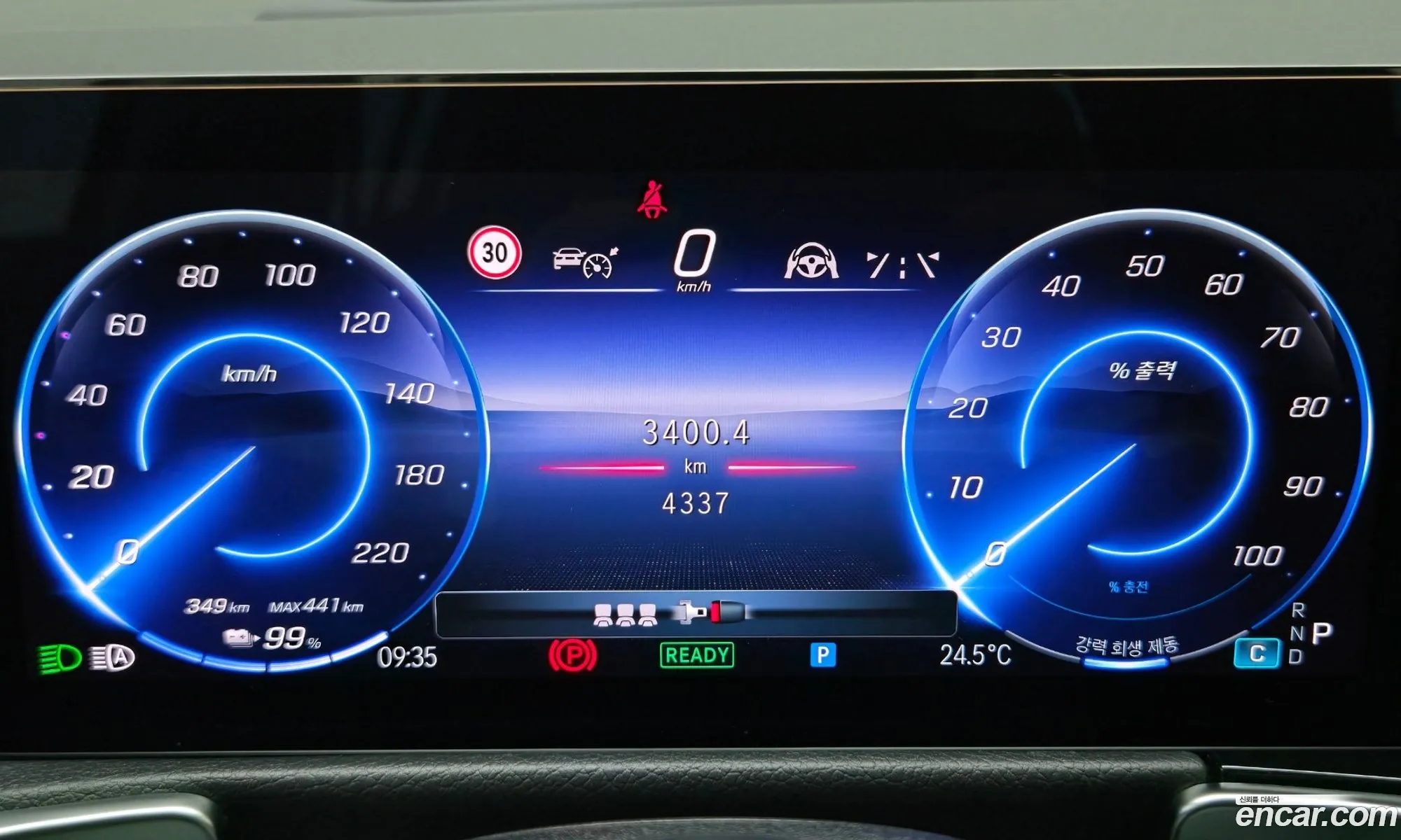 Mercedes-Benz EQB X243 2025 — 8