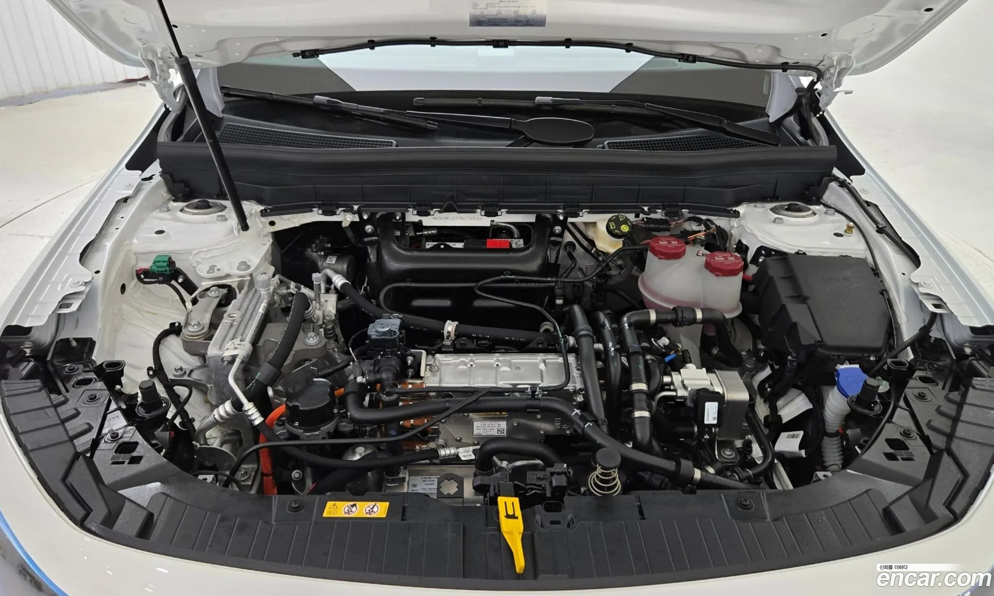 Mercedes-Benz EQB X243 2025 — 16