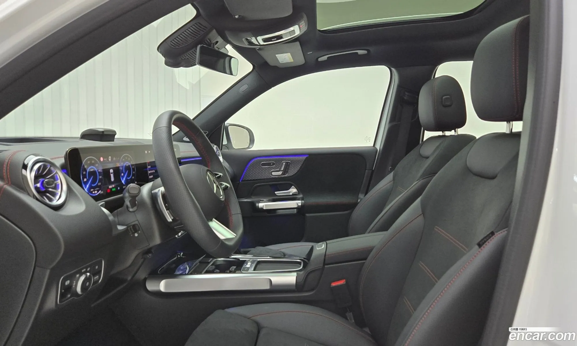 Mercedes-Benz EQB X243 2025 — 11