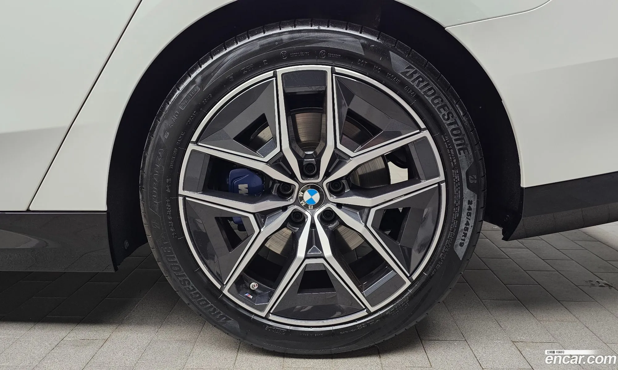 BMW 5 Series 2024 WBA41FL0XRCS09851 — 31