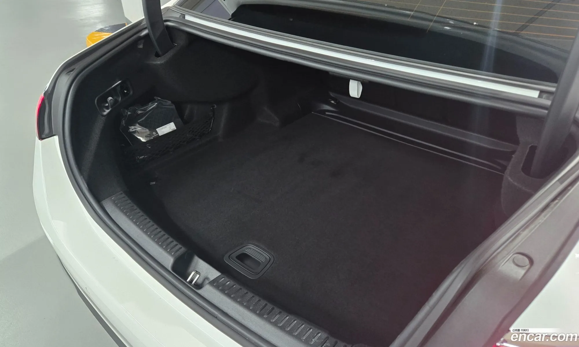 Mercedes-Benz E-Class W214 2025 — 18