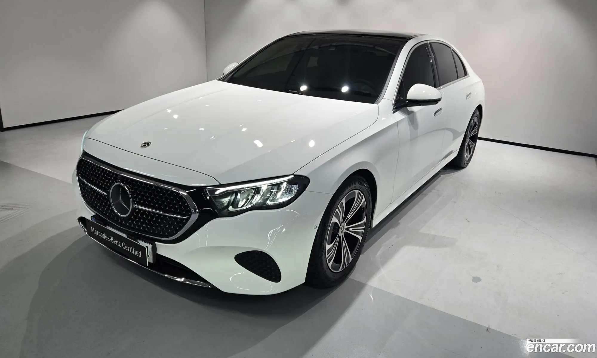 Mercedes-Benz E-Class W214 2025 — 16