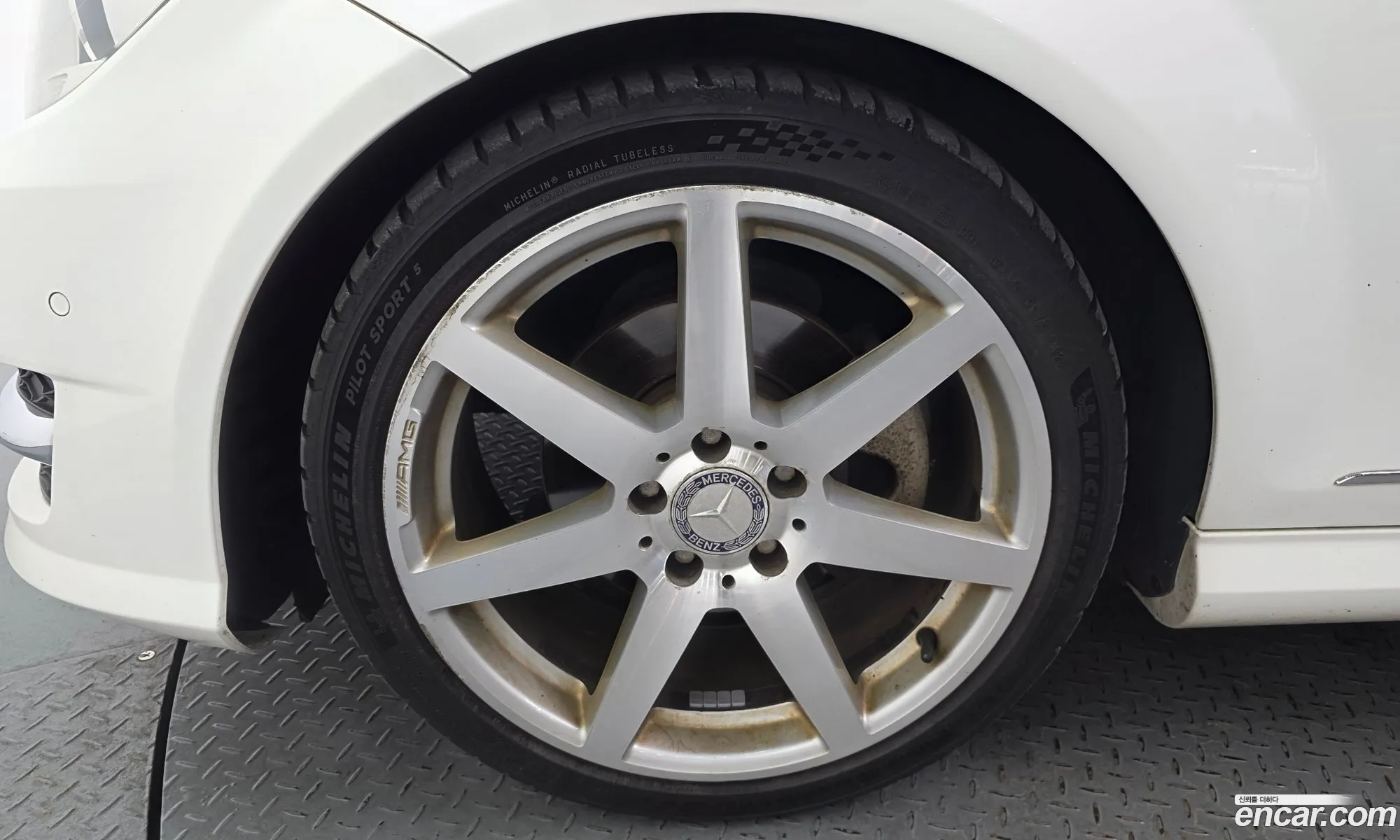 Mercedes-Benz C-Class W204 2012 WDDGF4JB1DA767950 — 14