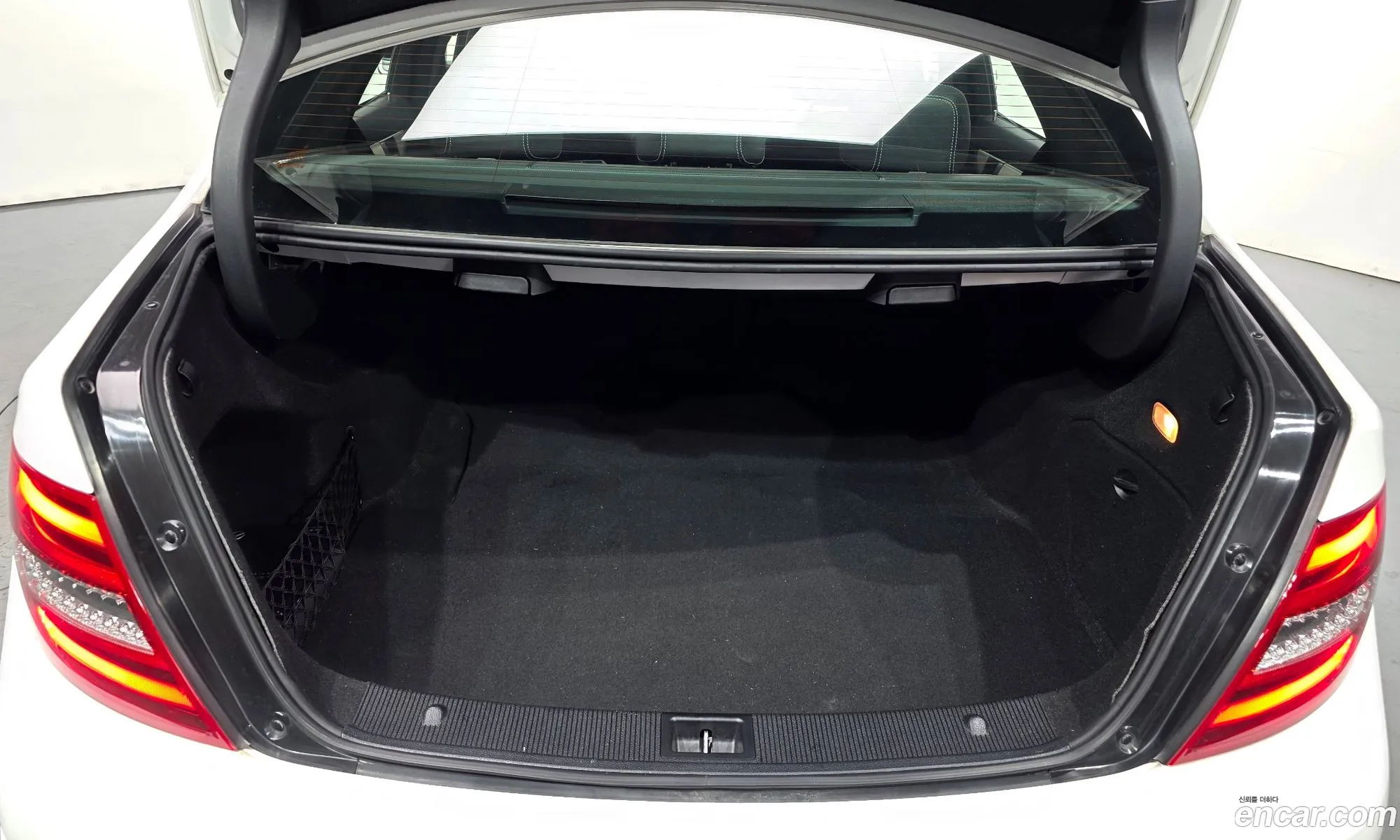 Mercedes-Benz C-Class W204 2012 WDDGF4JB1DA767950 — 18