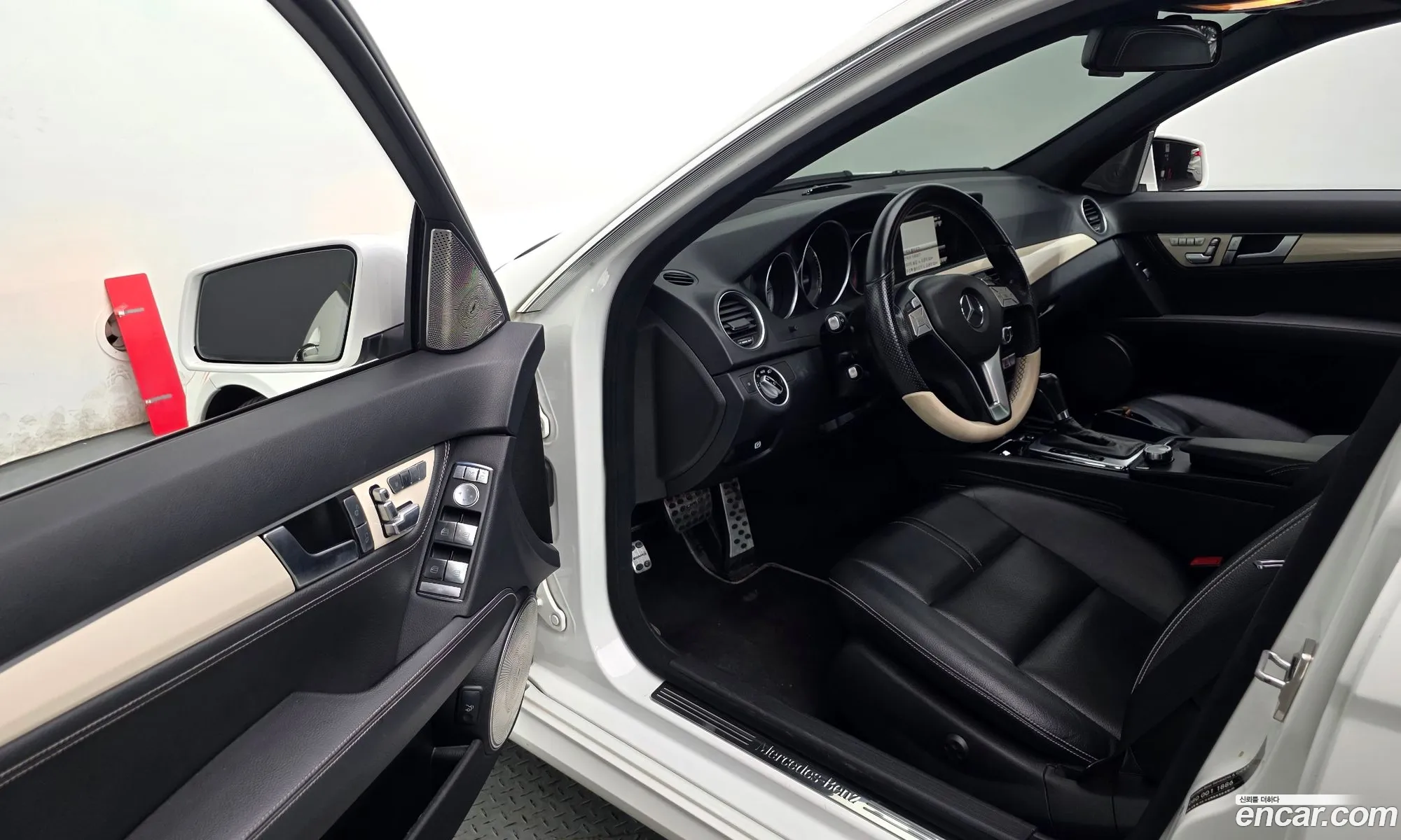 Mercedes-Benz C-Class W204 2012 WDDGF4JB1DA767950 — 15