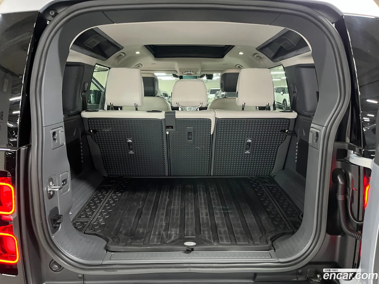 Land Rover Defender 2023 — 13