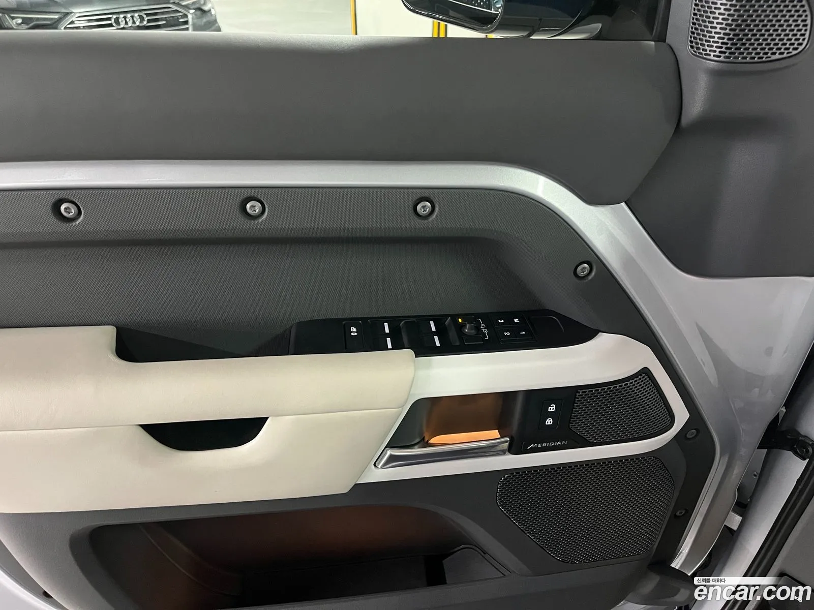 Land Rover Defender 2023 — 15