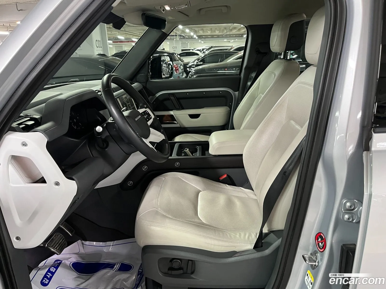 Land Rover Defender 2023 — 14