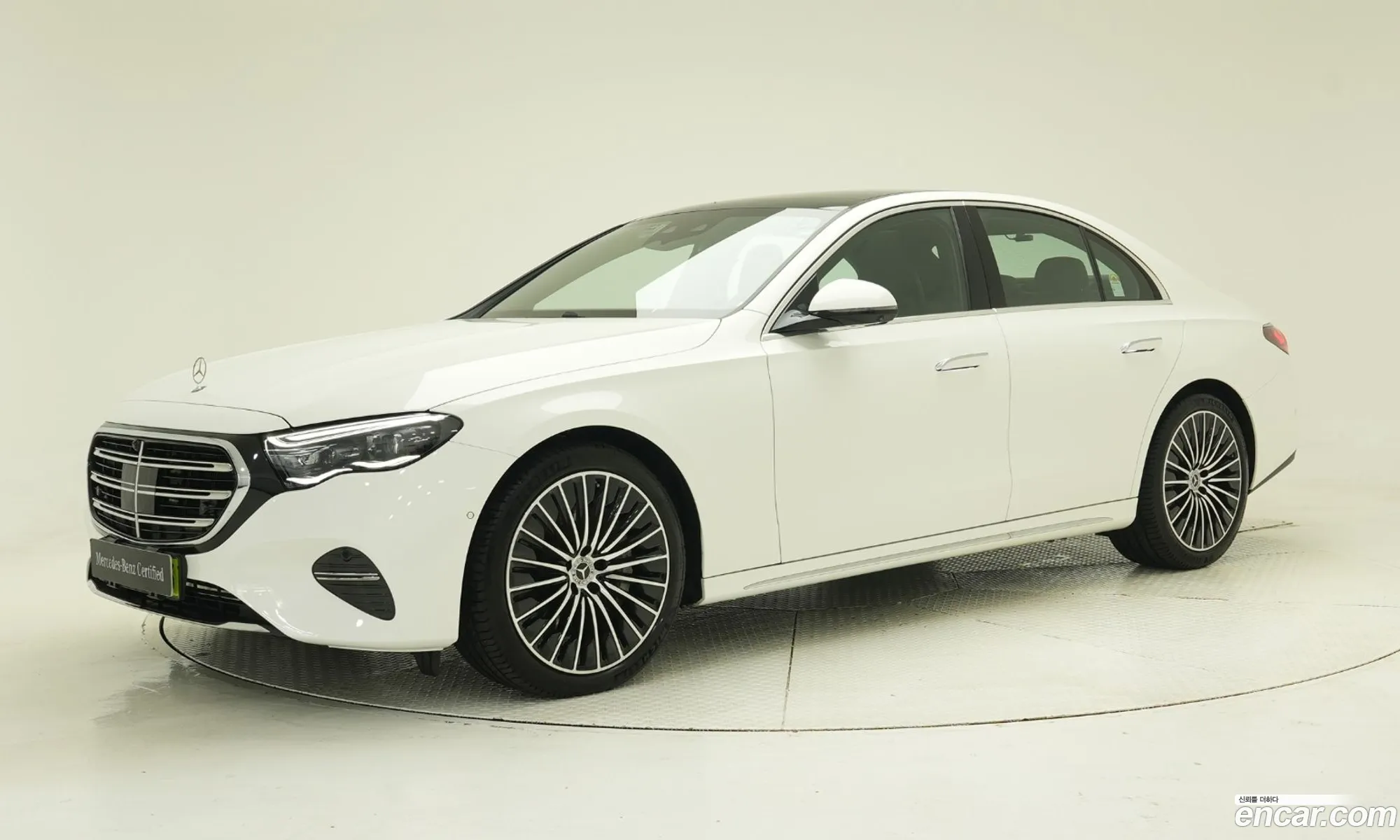 Mercedes-Benz E-Class W214 2025 — 16