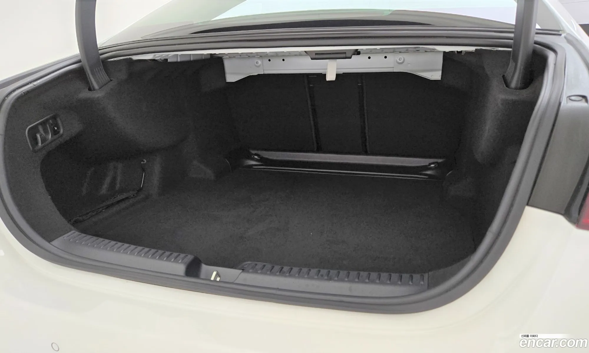 Mercedes-Benz E-Class W214 2025 — 17