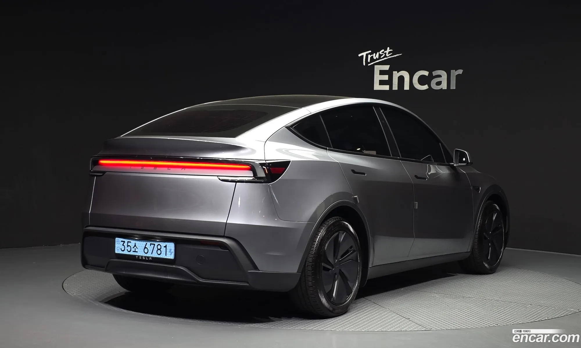 Tesla Model Y 2025 LRWYGCFJ5SC030089 — 2