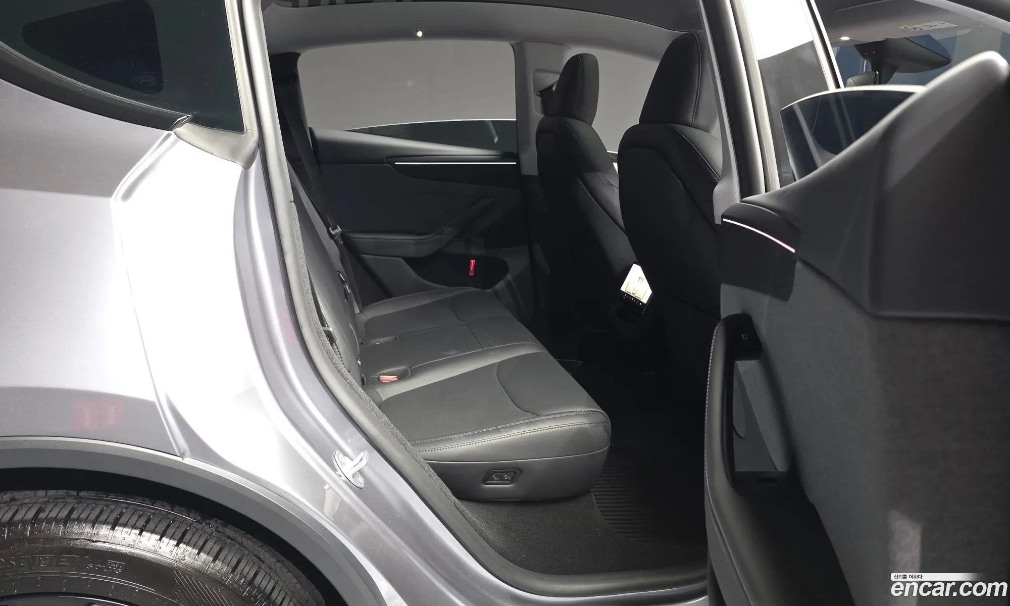 Tesla Model Y 2025 LRWYGCFJ5SC030089 — 17
