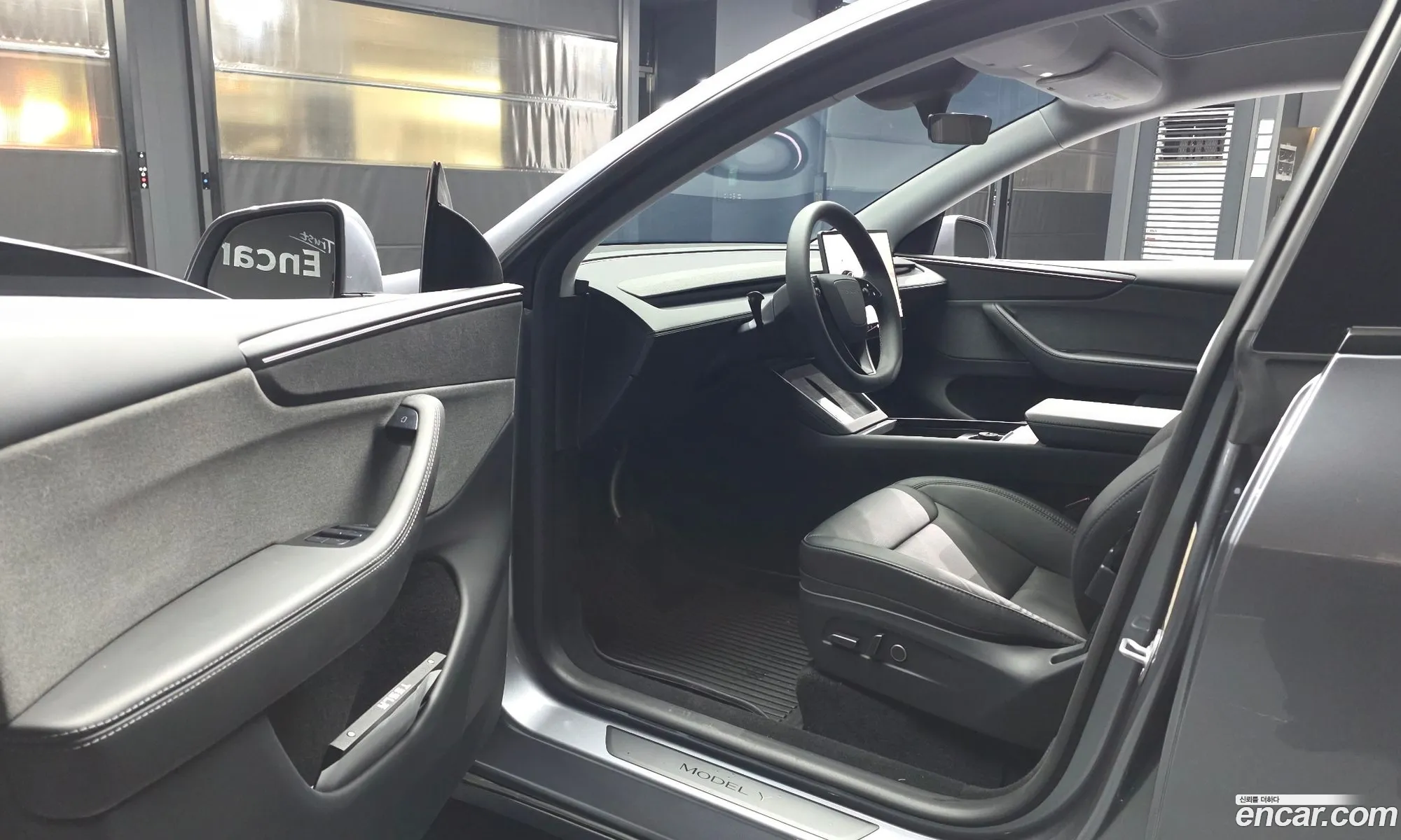 Tesla Model Y 2025 LRWYGCFJ5SC030089 — 5