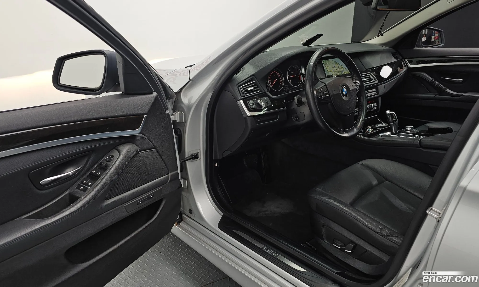 BMW 5 Series 2011 WBAFW1103BC656379 — 28