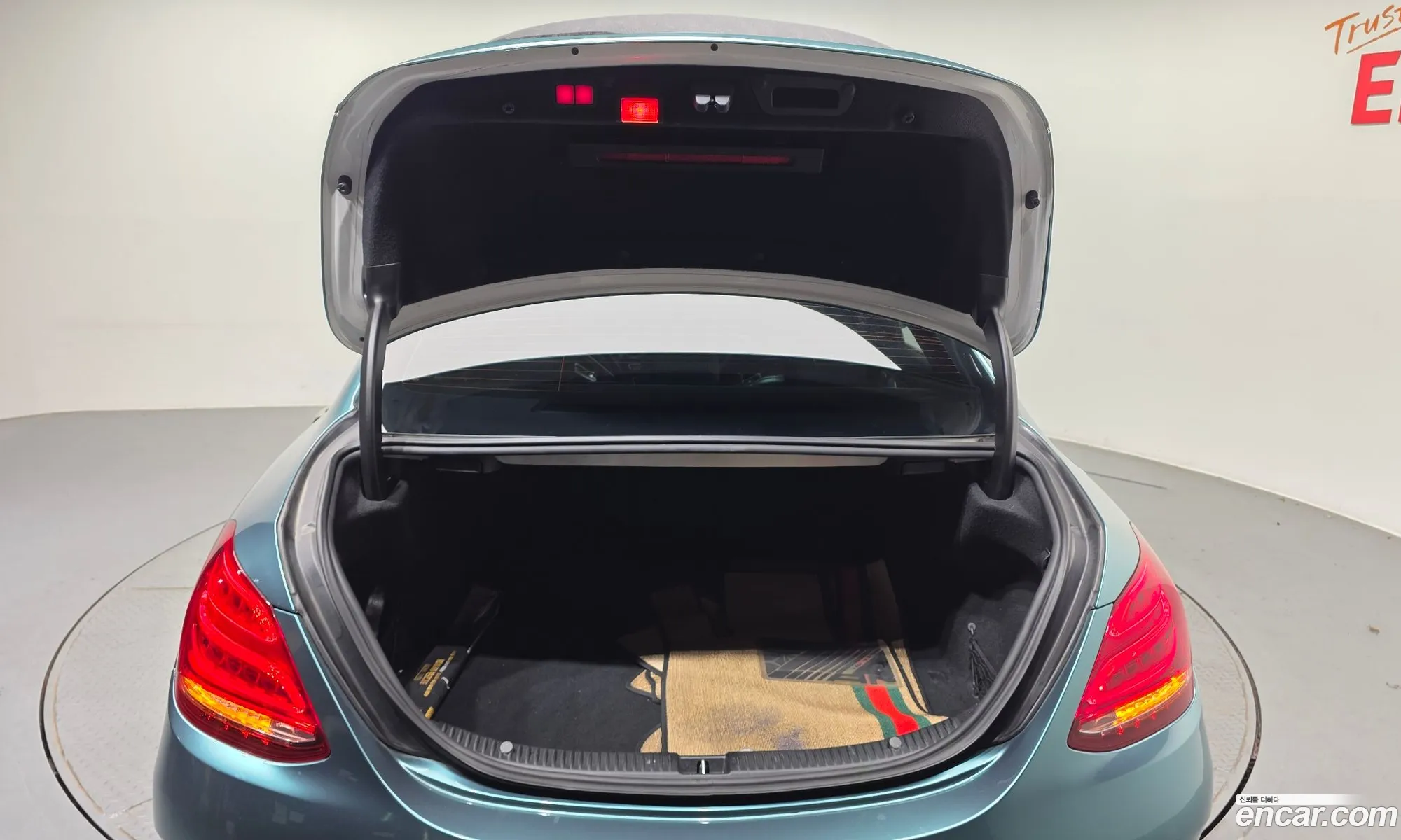 Mercedes-Benz C-Class W205 2018 — 13