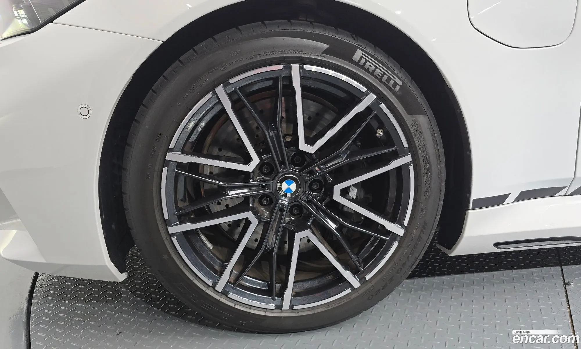 BMW M5 2025 WBS81GV05TCW42324 — 36