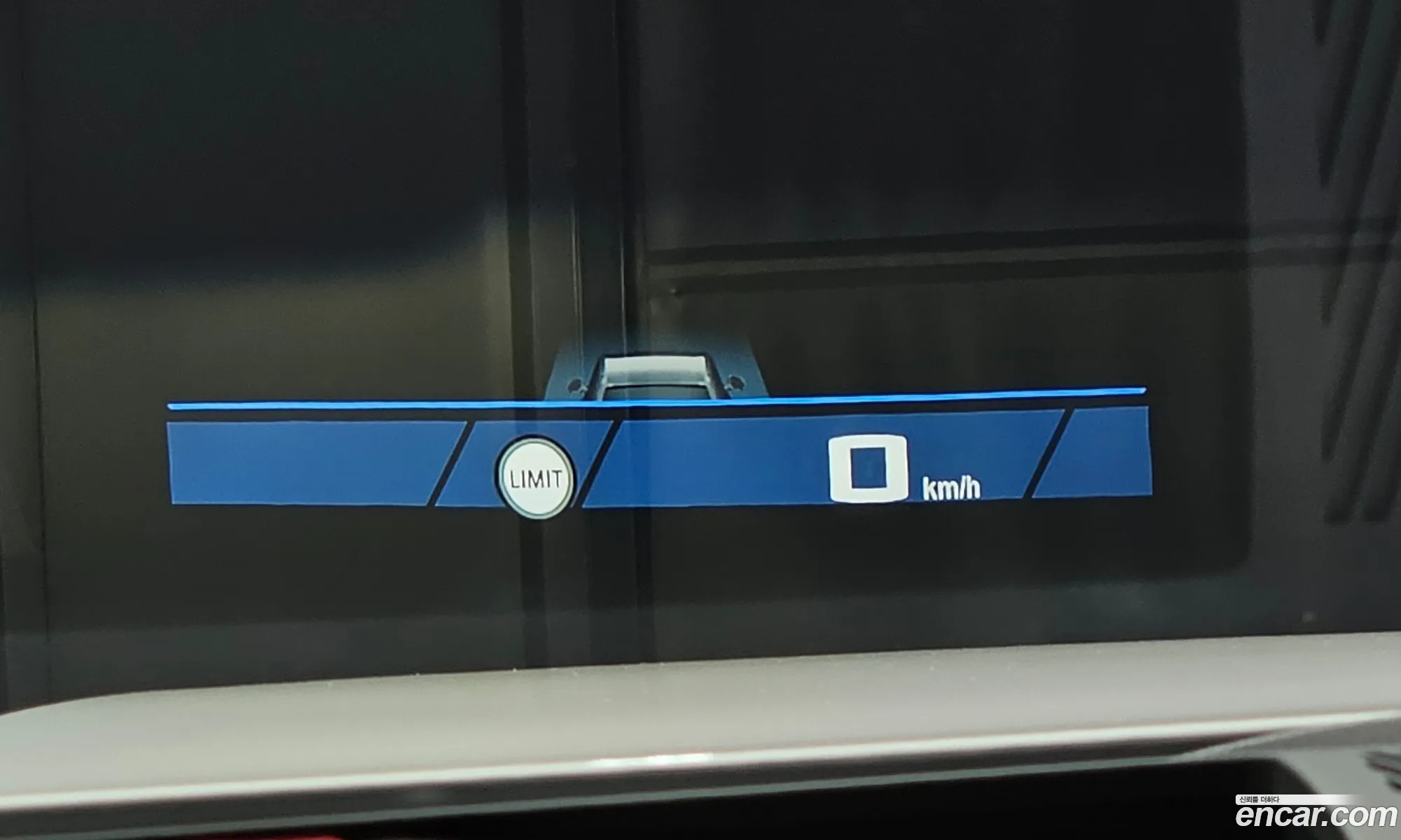 BMW M5 2025 WBS81GV05TCW42324 — 24
