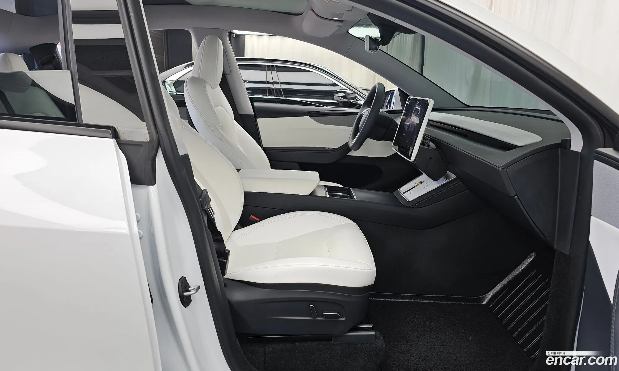 Tesla Model Y 2025 LRWYGCFJ9SC101102 — 15