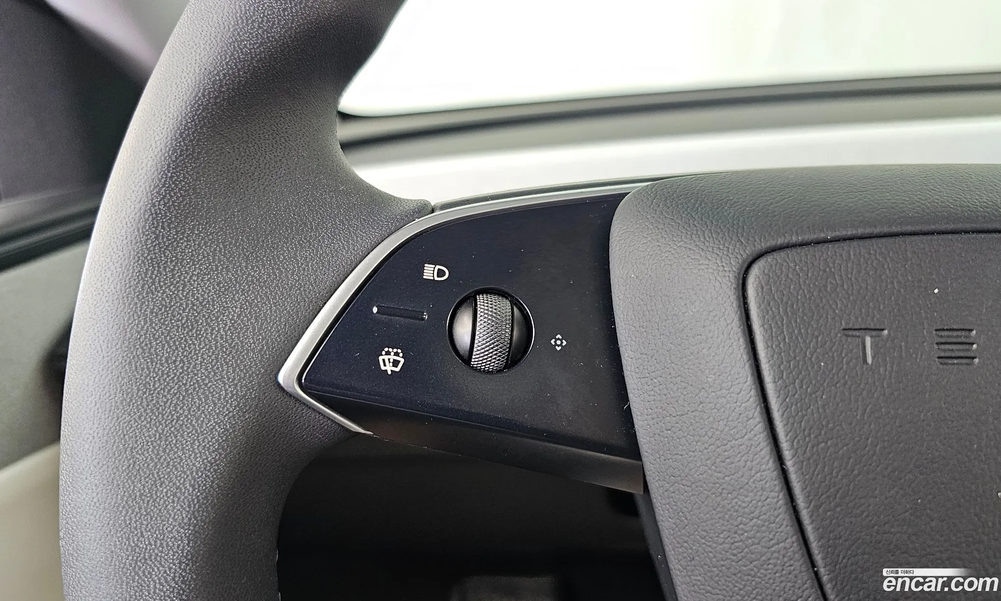 Tesla Model Y 2025 LRWYGCFJ9SC101102 — 9