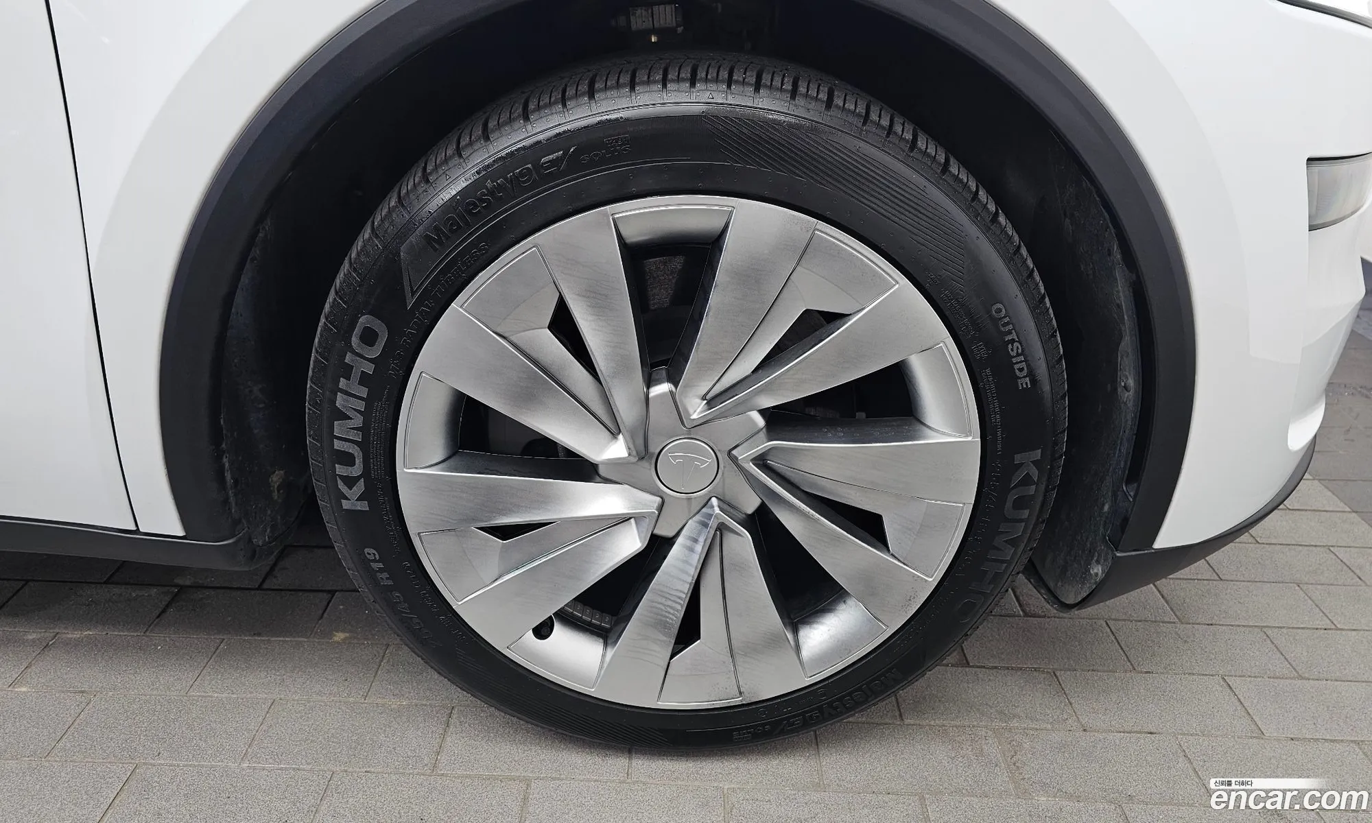 Tesla Model Y 2025 LRWYGCFJ9SC101102 — 11