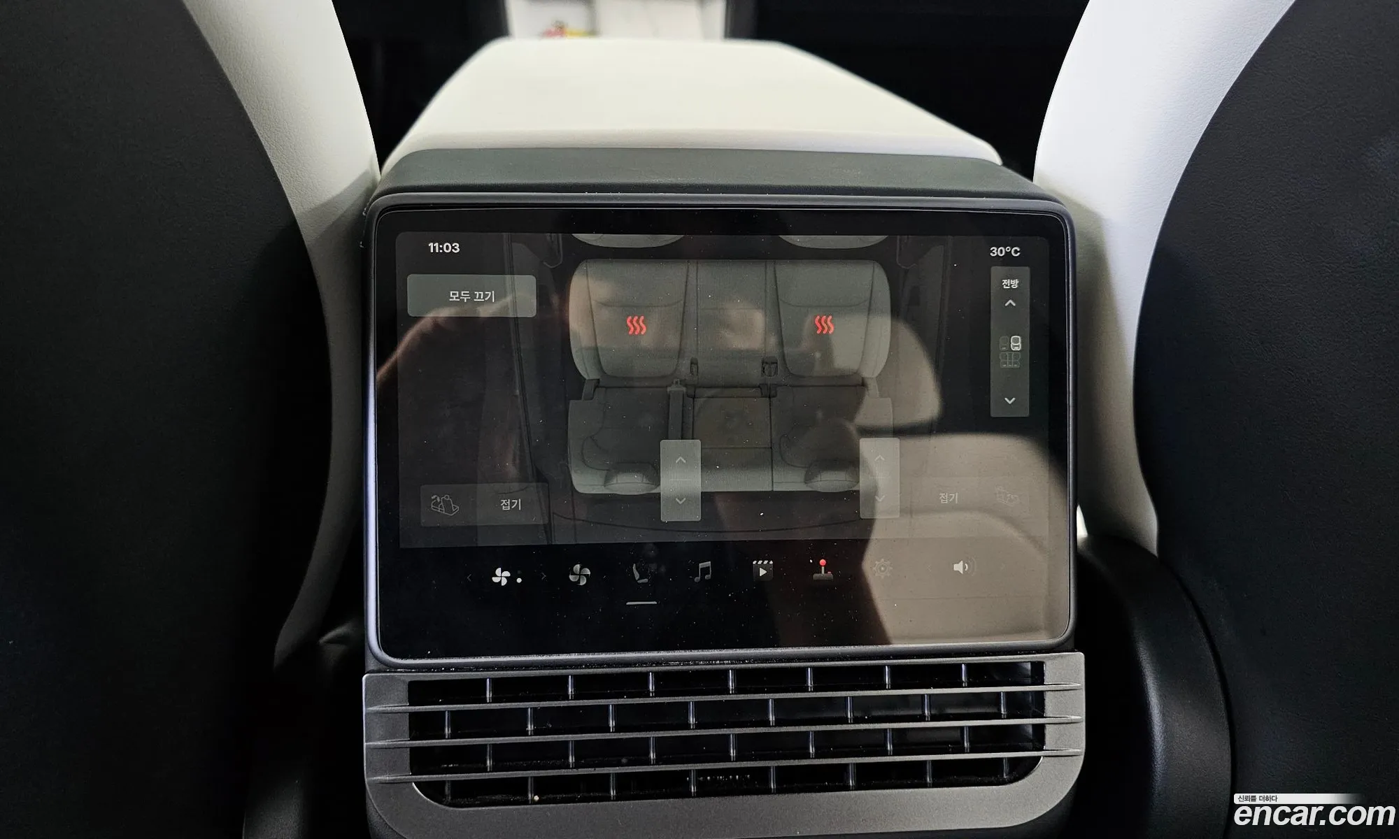Tesla Model Y 2025 LRWYGCFJ9SC101102 — 32