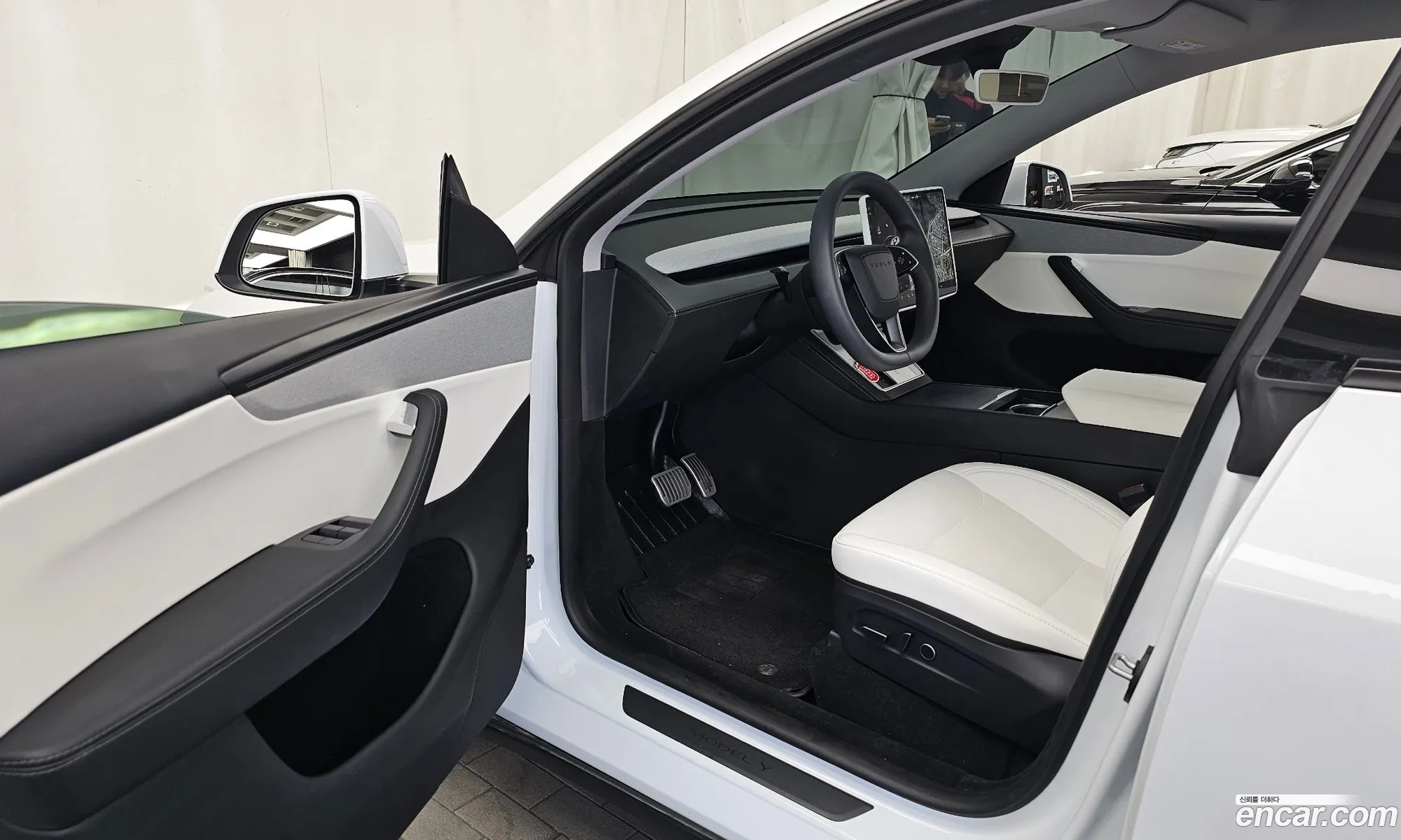 Tesla Model Y 2025 LRWYGCFJ9SC101102 — 14