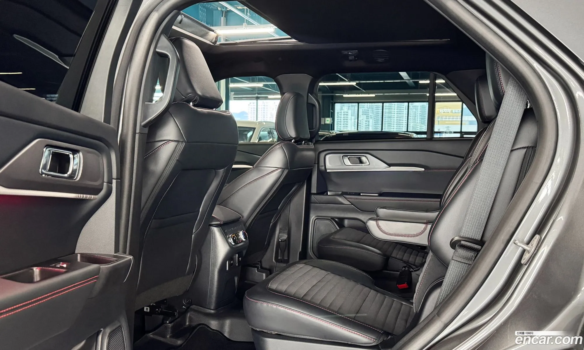 Ford Explorer 6th Gen 2025 — 20