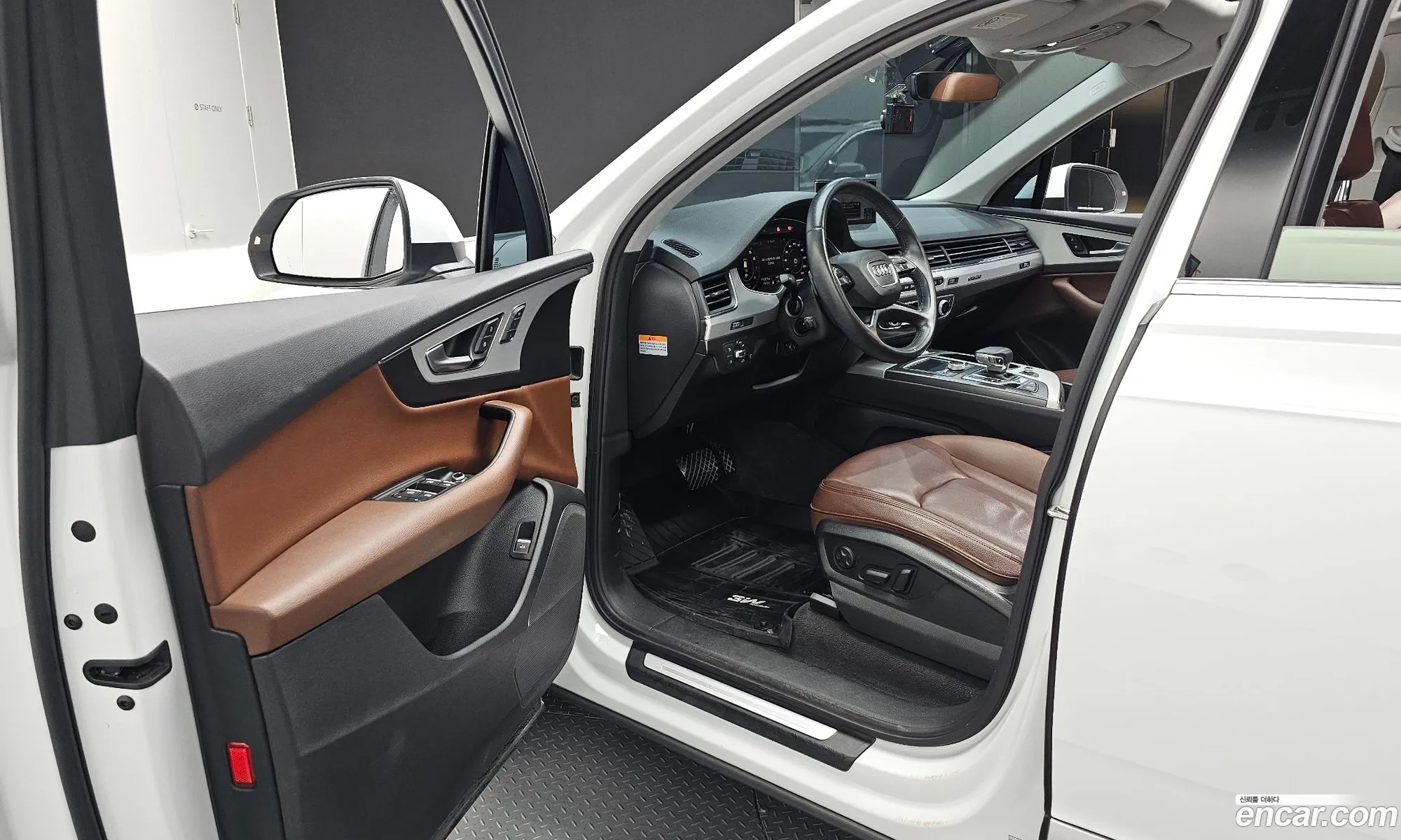 Audi Q7 2019 WAUZZZ4MXKD041405 — 14