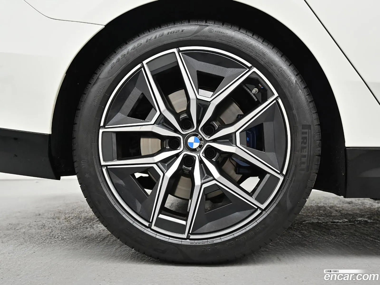 BMW 5 Series 2025 — 13