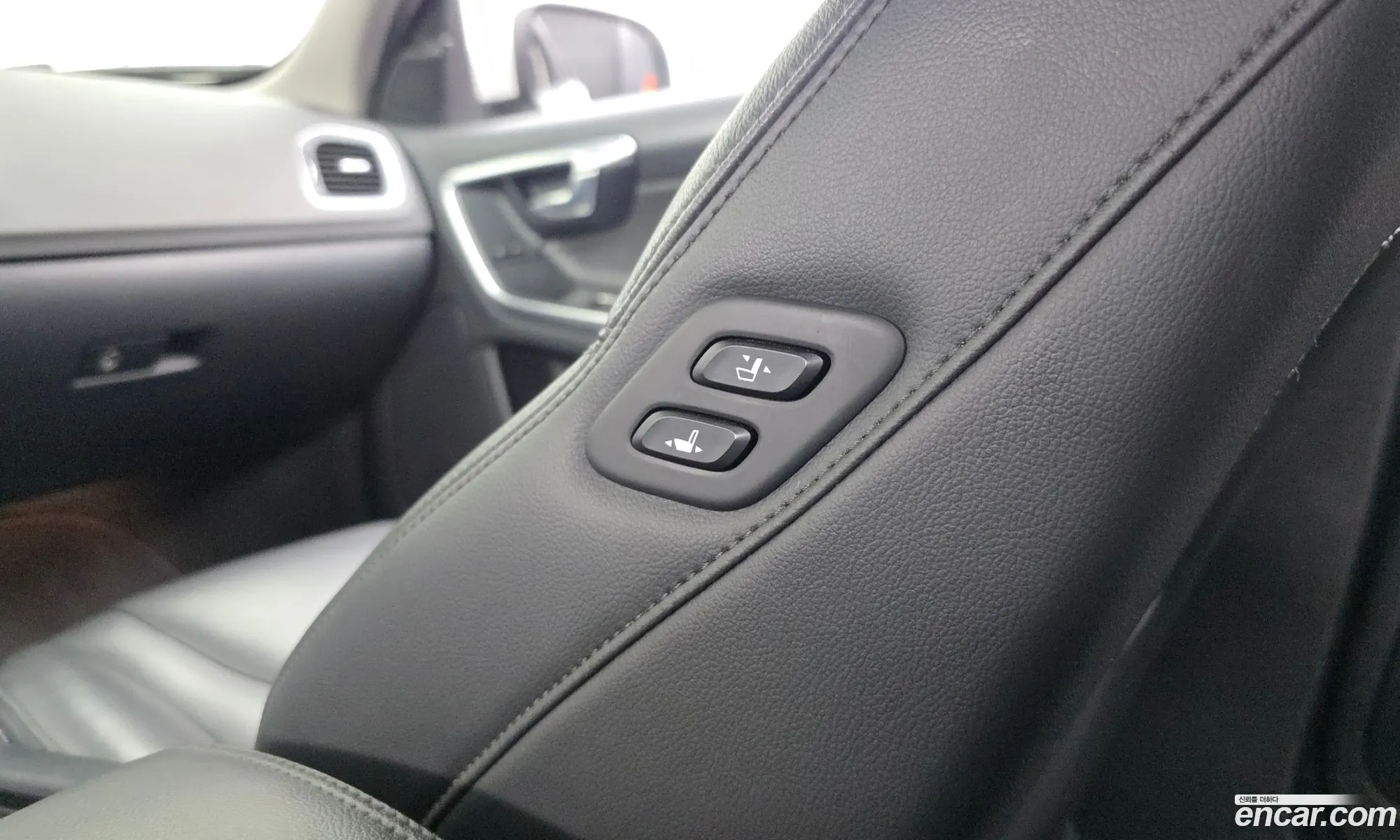 Volvo S60 2015 YV1FS84BBF2356095 — 11