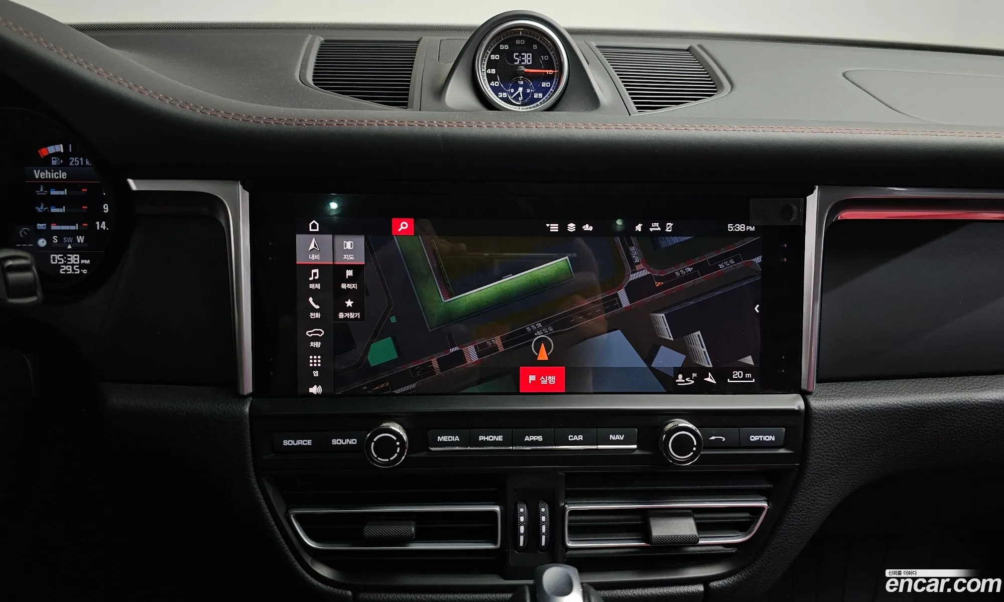 Porsche Macan 2021 WP1AA2951MLB16970 — 3