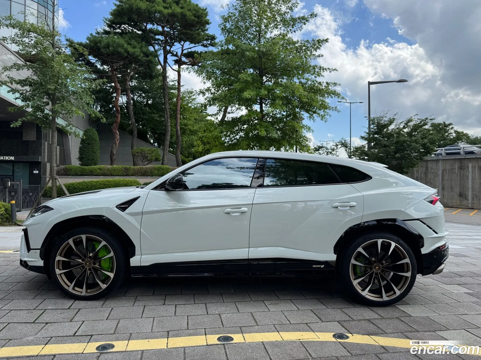 Lamborghini Urus 2023 — 2