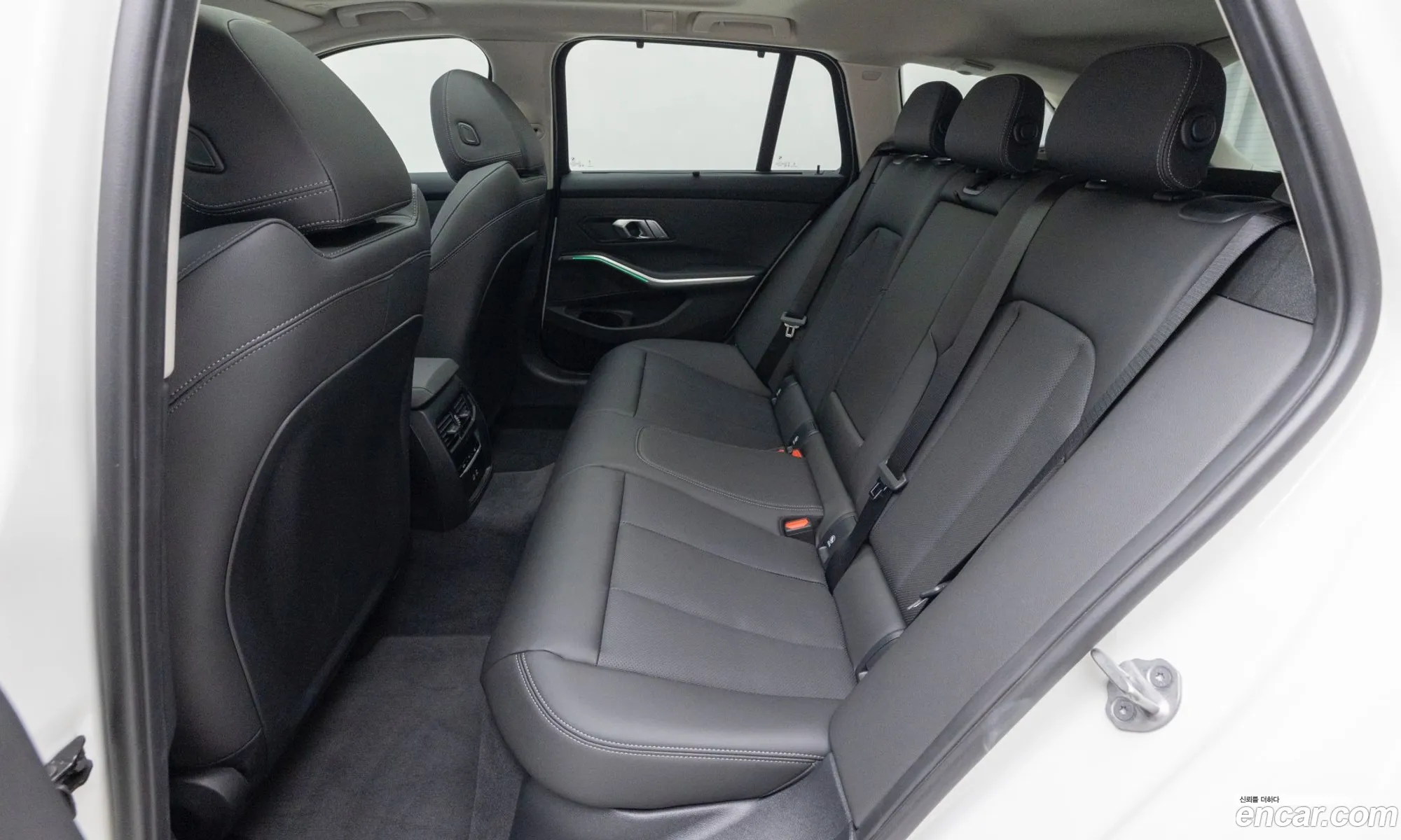 BMW 3 Series 2025 — 13