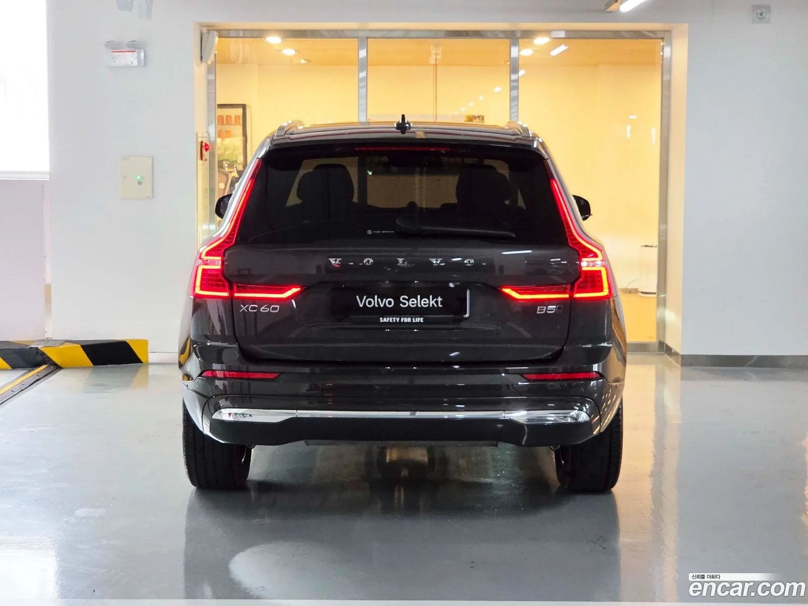 Volvo XC60 2025 — 3