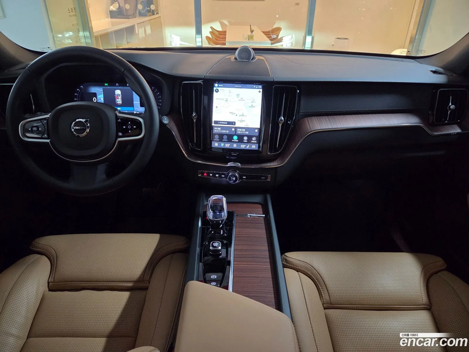 Volvo XC60 2025 — 14