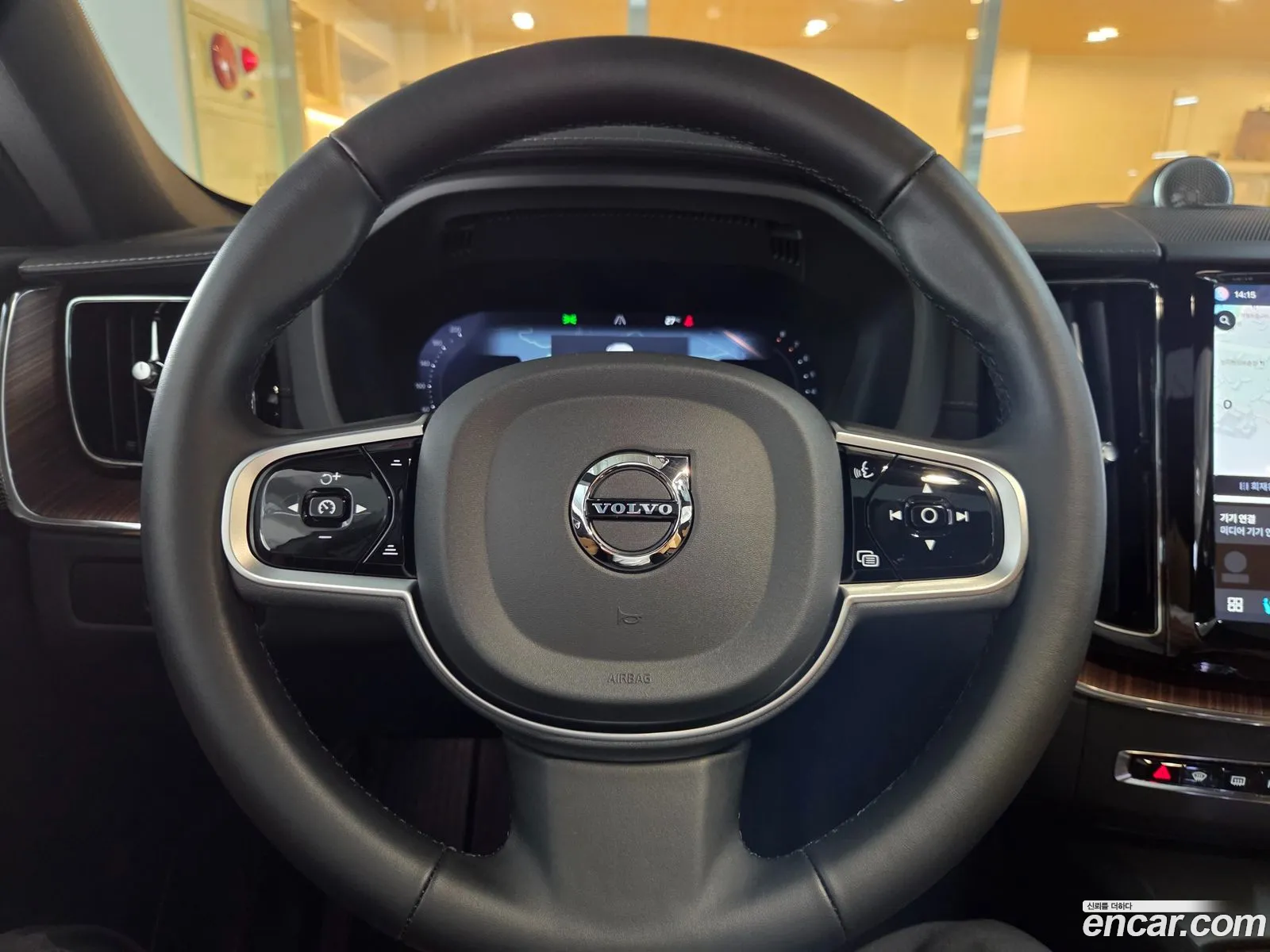 Volvo XC60 2025 — 16