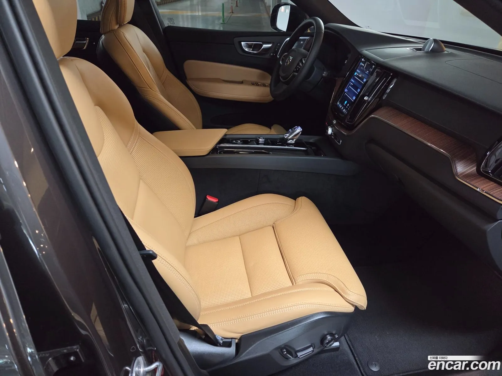 Volvo XC60 2025 — 8