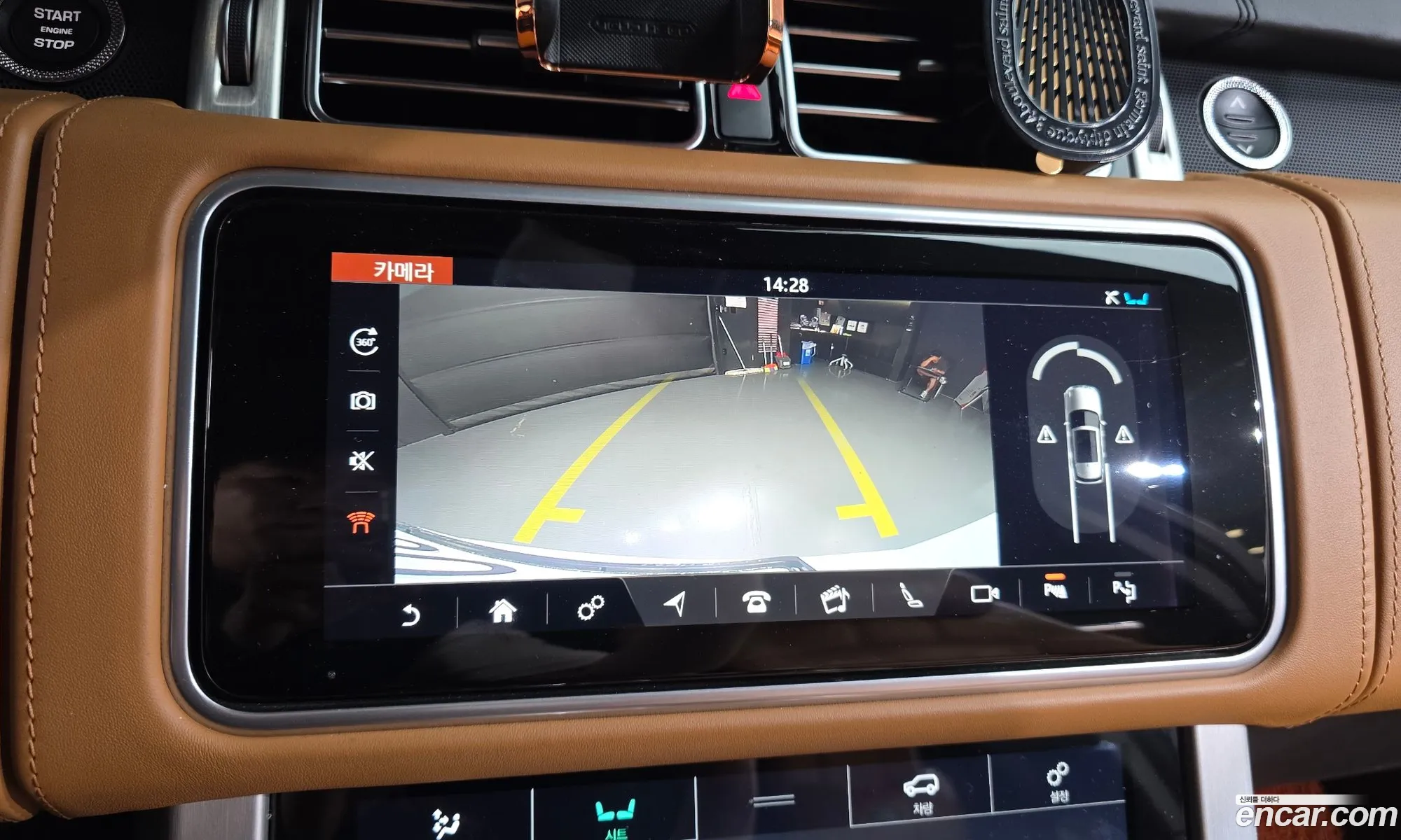 Land Rover Range Rover 2018 SALGA3BJ7JA510773 — 15