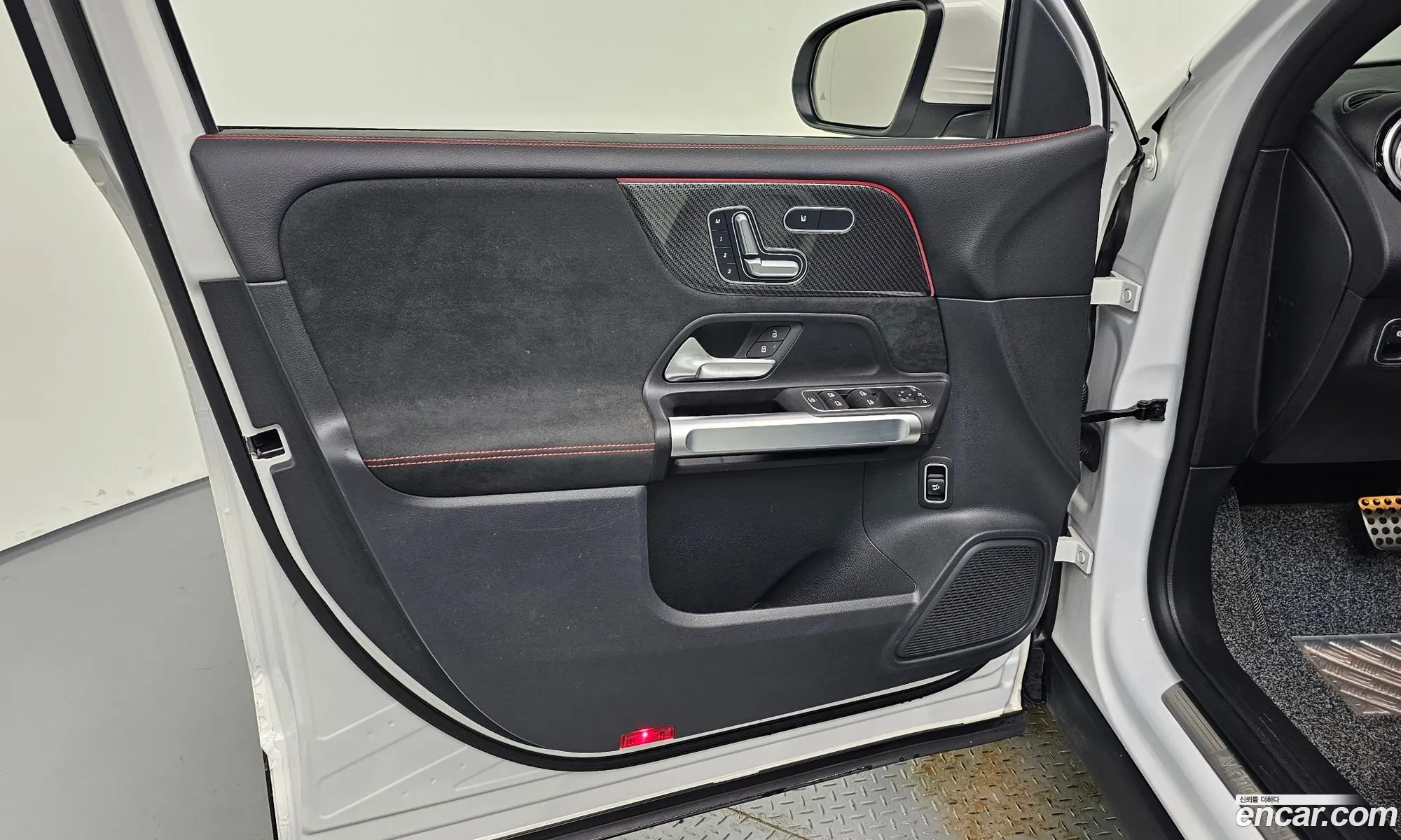 Mercedes-Benz GLB-Class X247 2023 — 9