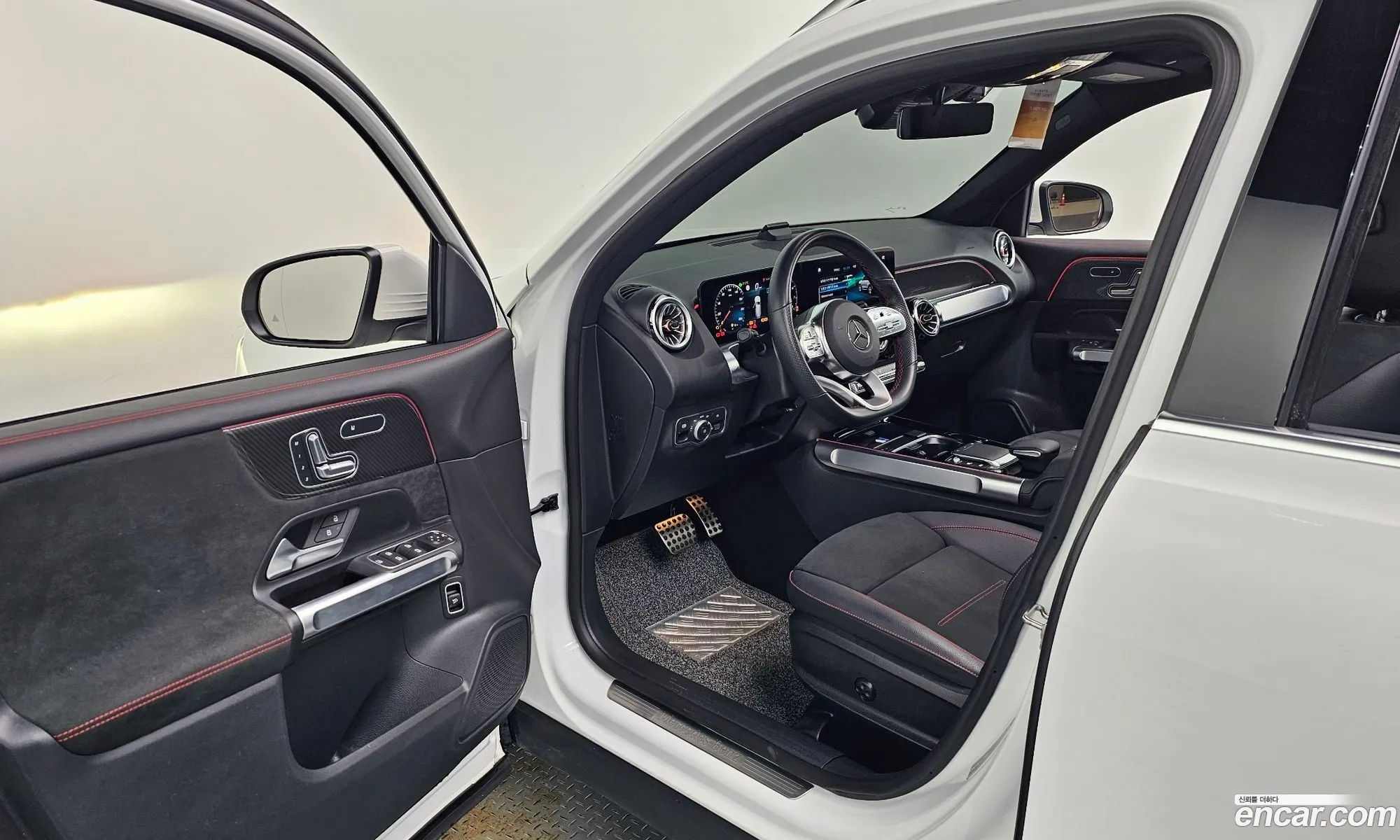 Mercedes-Benz GLB-Class X247 2023 — 12